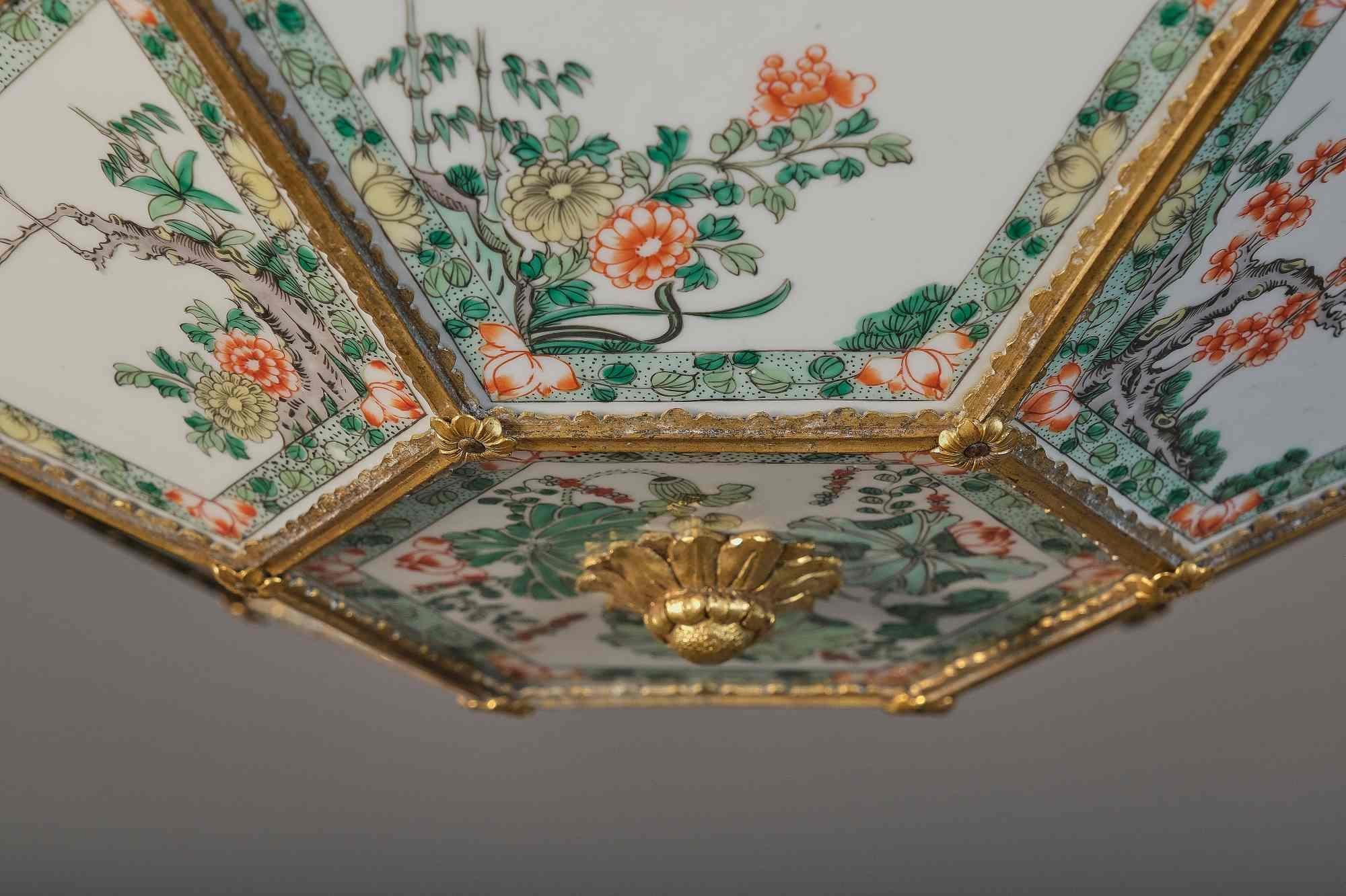 Dorato Rara lampada in porcellana con cornice in bronzo Charles X, Paris, inizio XIX secolo in vendita