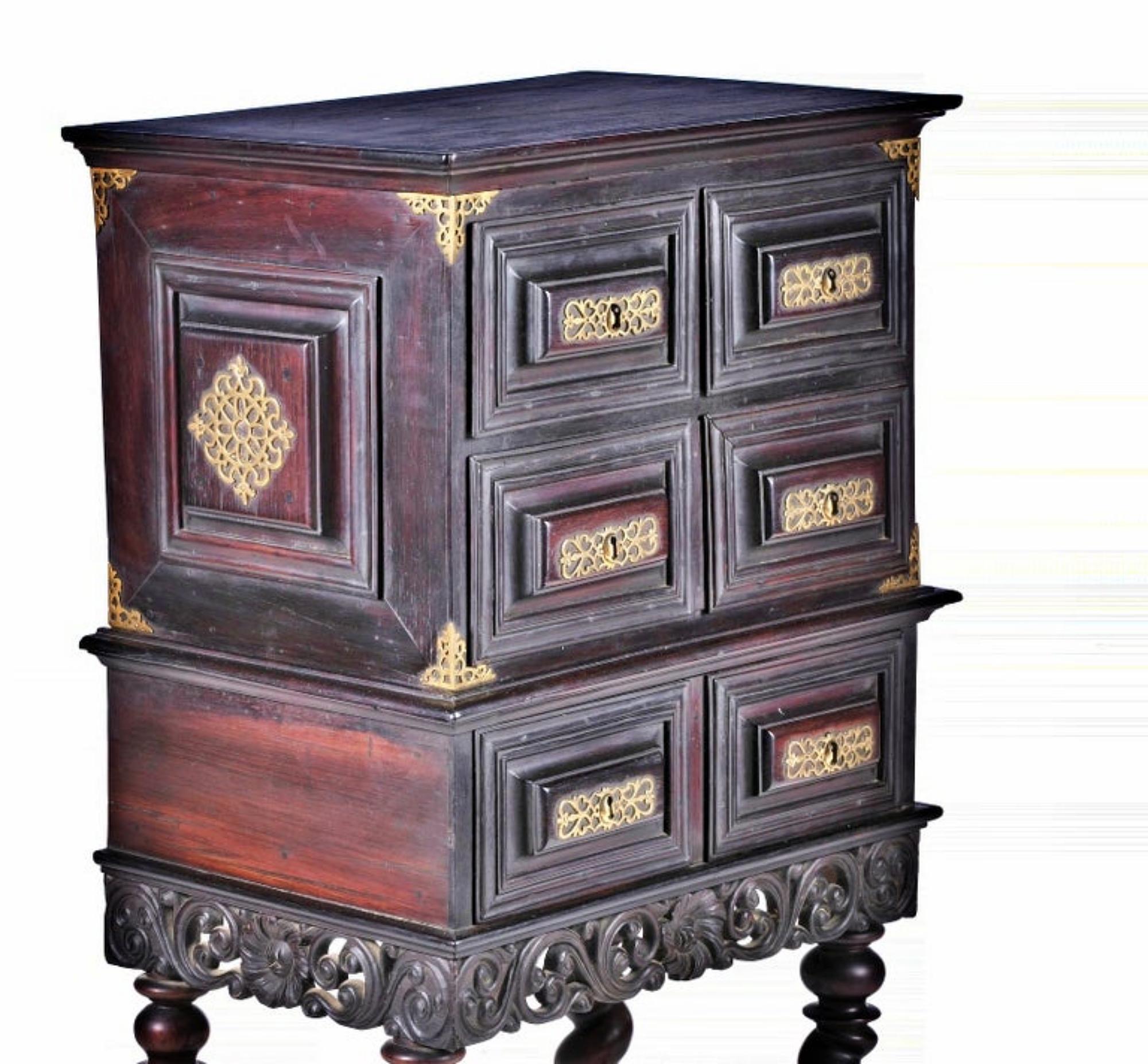 Hand-Crafted Rare Portuguese 18th Century Cabinet For Sale