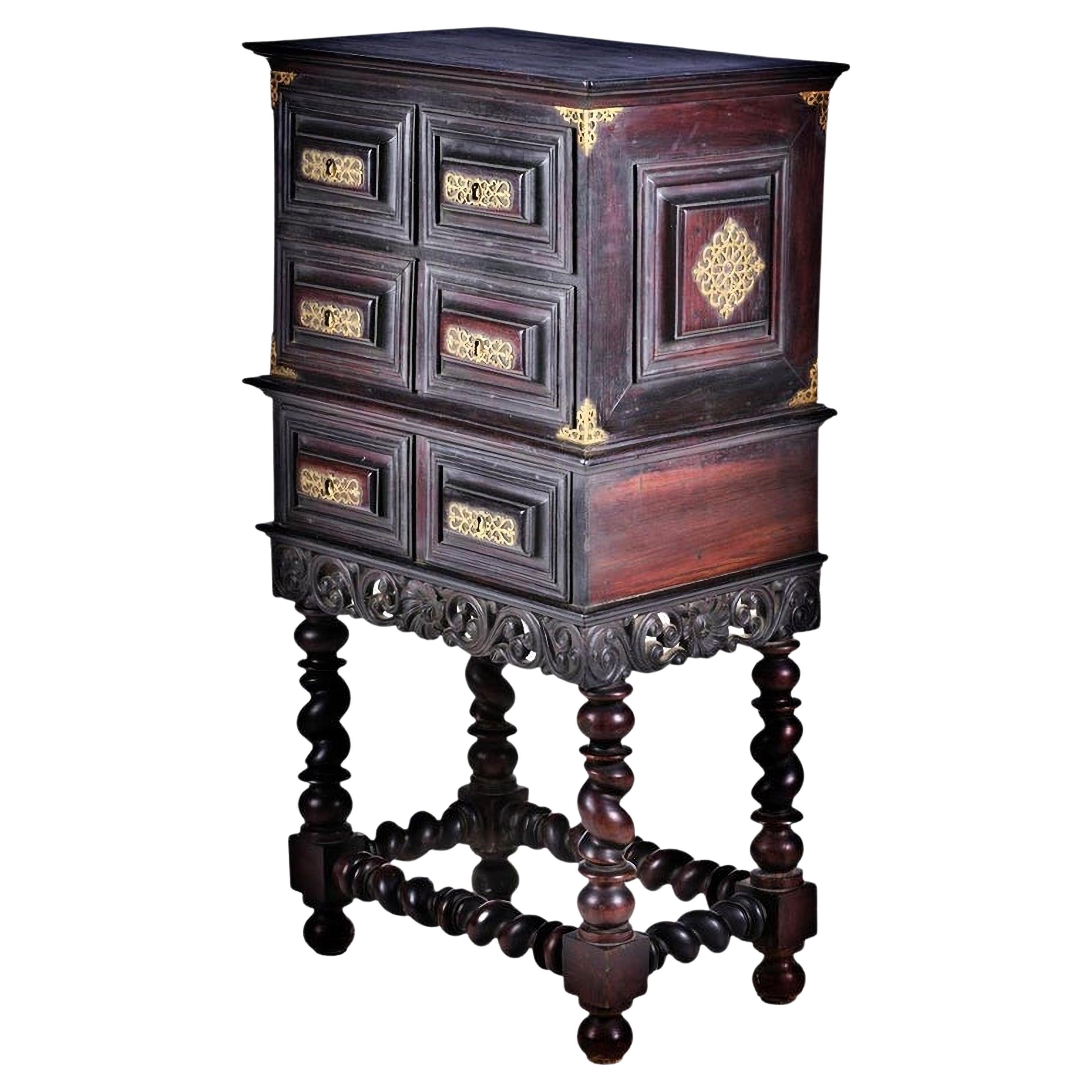 Rare cabinet portugais du 18e siècle en vente