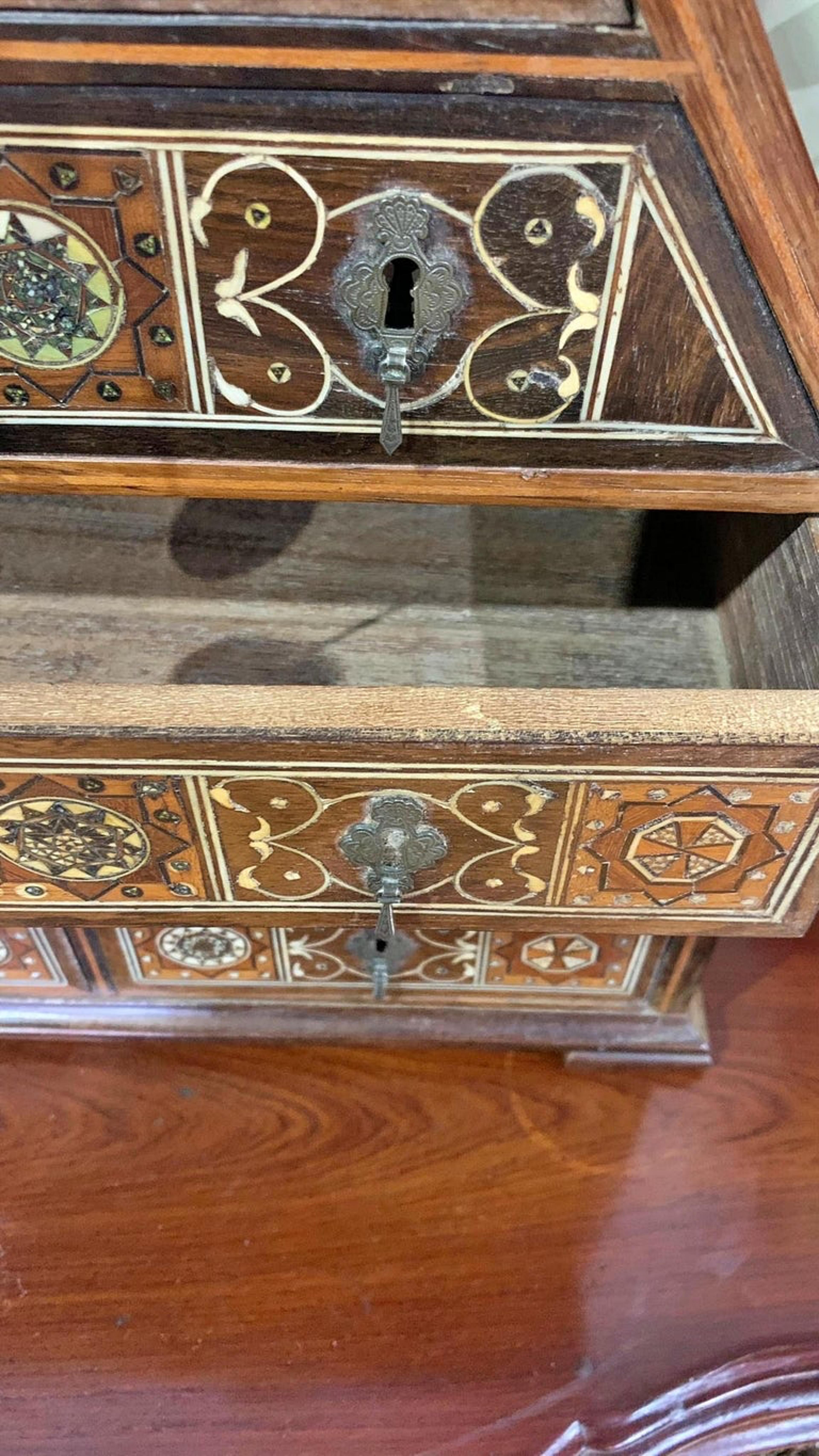 Hand-Crafted RARE PORTUGUESE CENTER CHAPEL COUNTER 16th Century