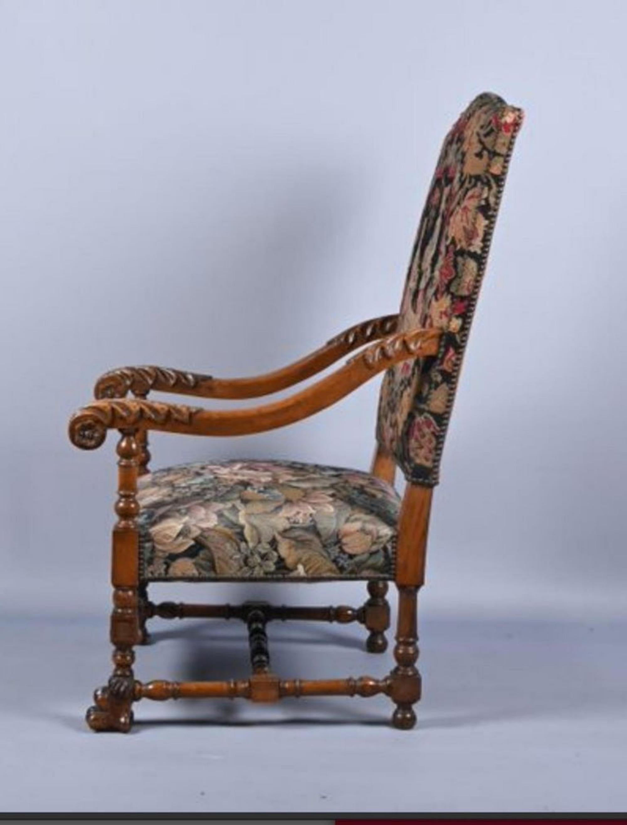 Rare chaise portugaise en noyer du 18e siècle
Fauteuil à la reine à haut dossier en noyer, mouluré et sculpté de feuilles d'acanthe, de coquilles feuillues et de feuillages, pieds griffes à l'avant réunis par une entretoise en forme de H. Tapisserie