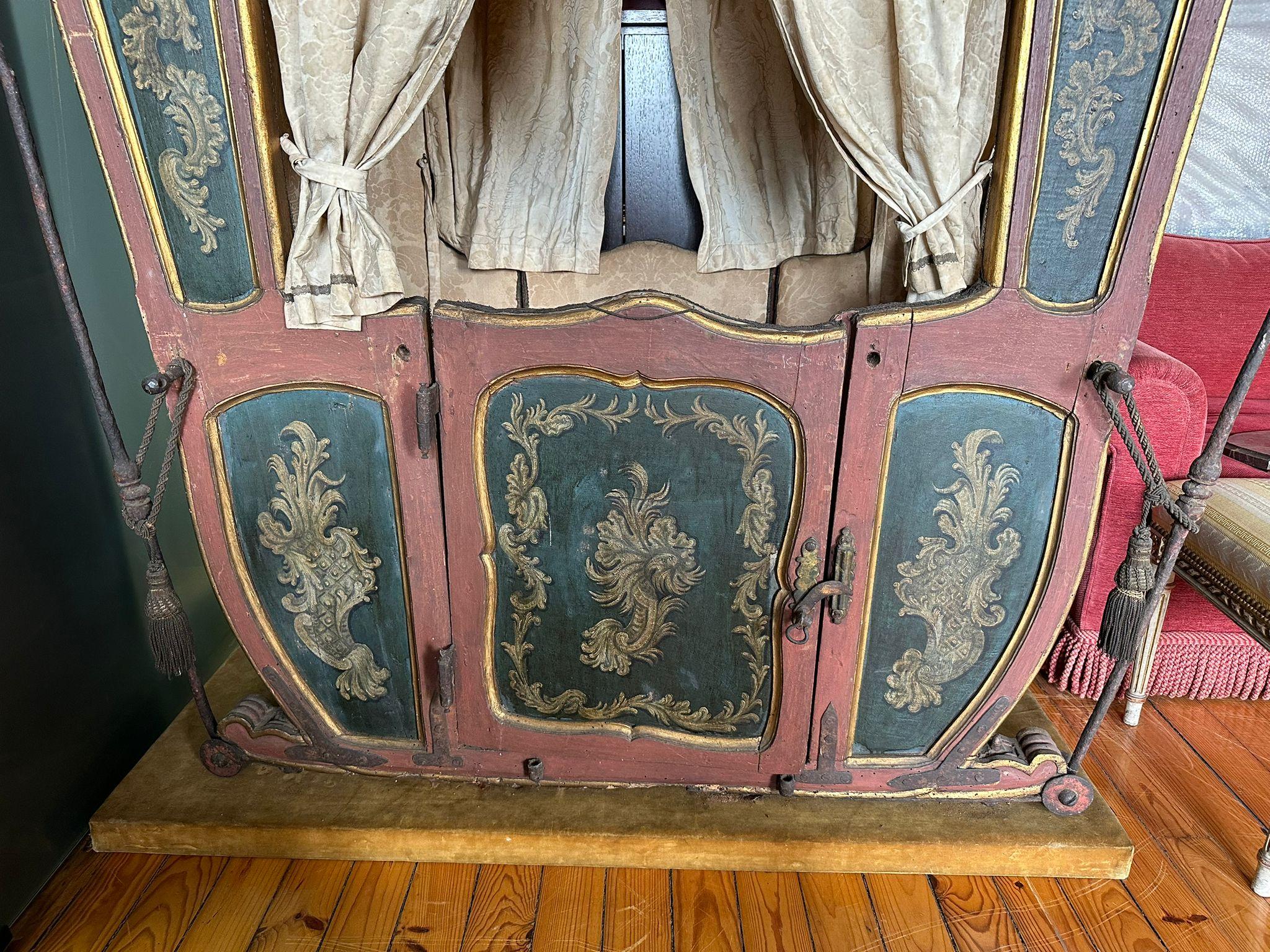 Bois Rare chaise de Sedan portugaise du 18ème siècle en vente