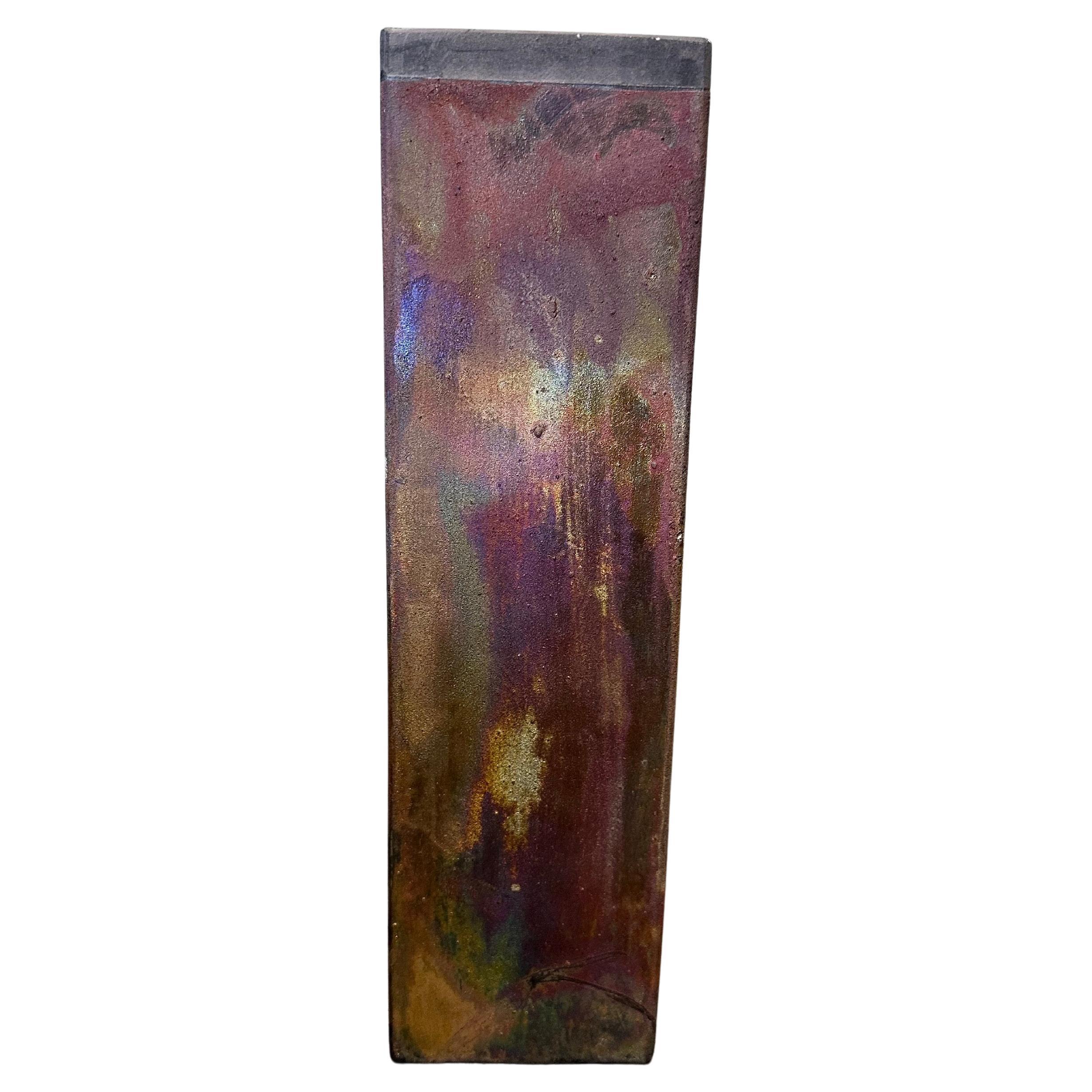 Américain Rare vase de poterie post-moderne en céramique Raku signé par l'artiste dans les années 1980 en vente