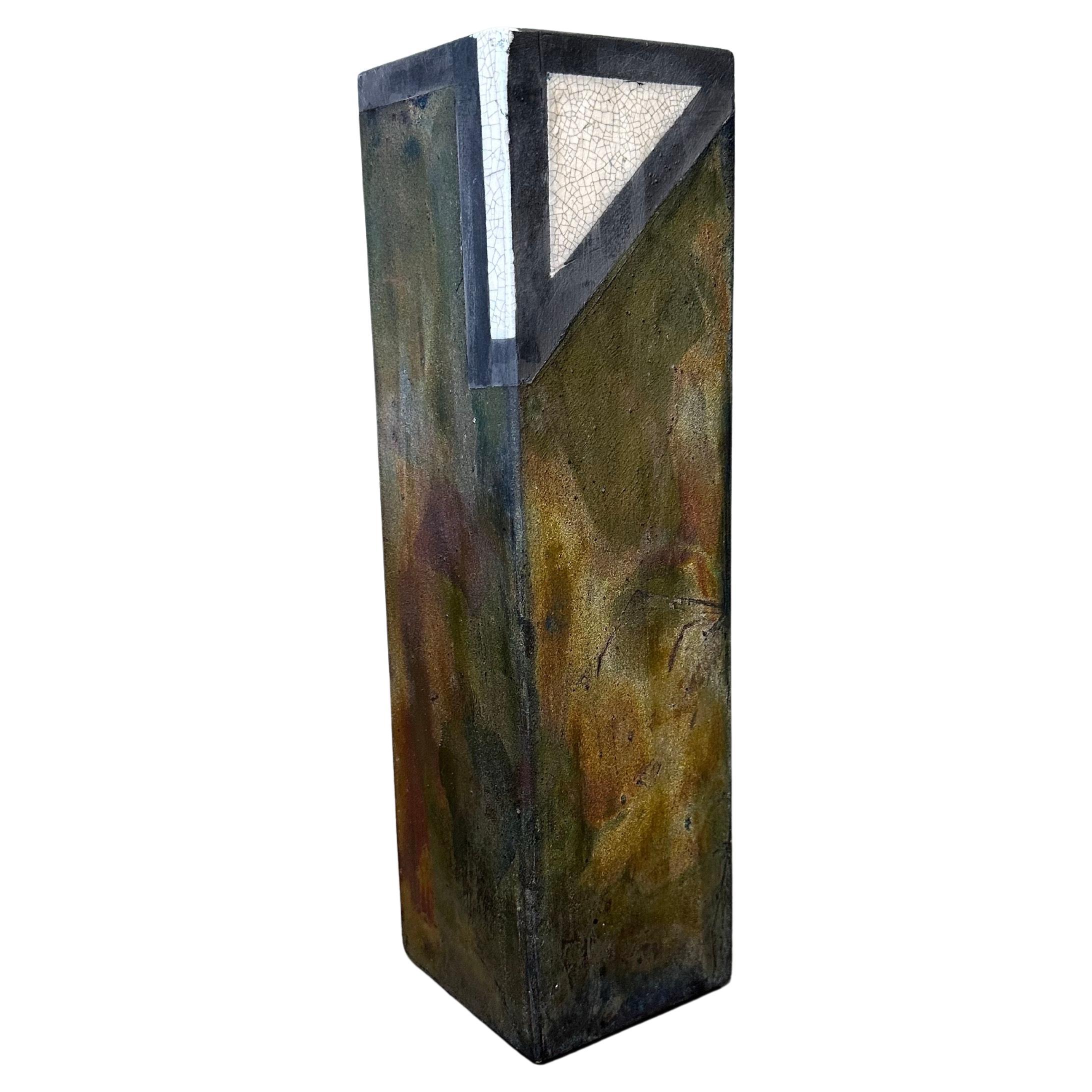 Rare vase de poterie post-moderne en céramique Raku signé par l'artiste dans les années 1980 en vente