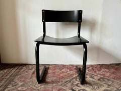 Rare chaise cantilever postmoderne en bois cintré de Randers, scandinave moderne