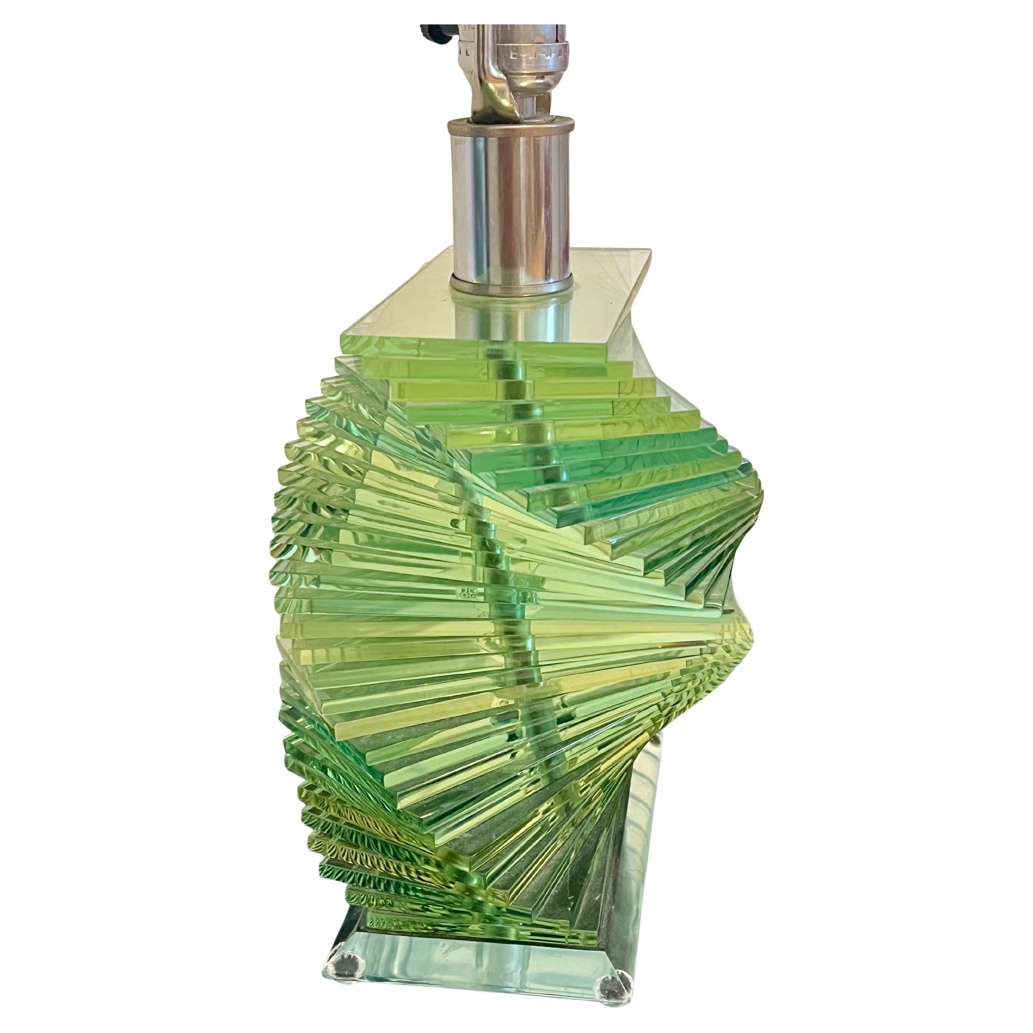 Rara lampada da tavolo postmoderna in vetro Helix alla maniera di Karl Springer in vendita