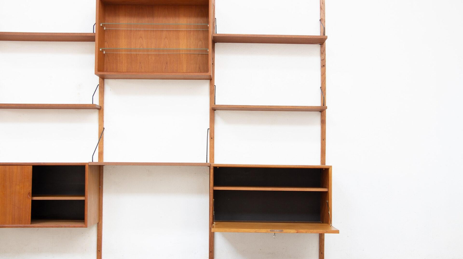 Rara libreria Royal System di Poul Cadovius con tavolo allungabile, anni '60 in vendita 3