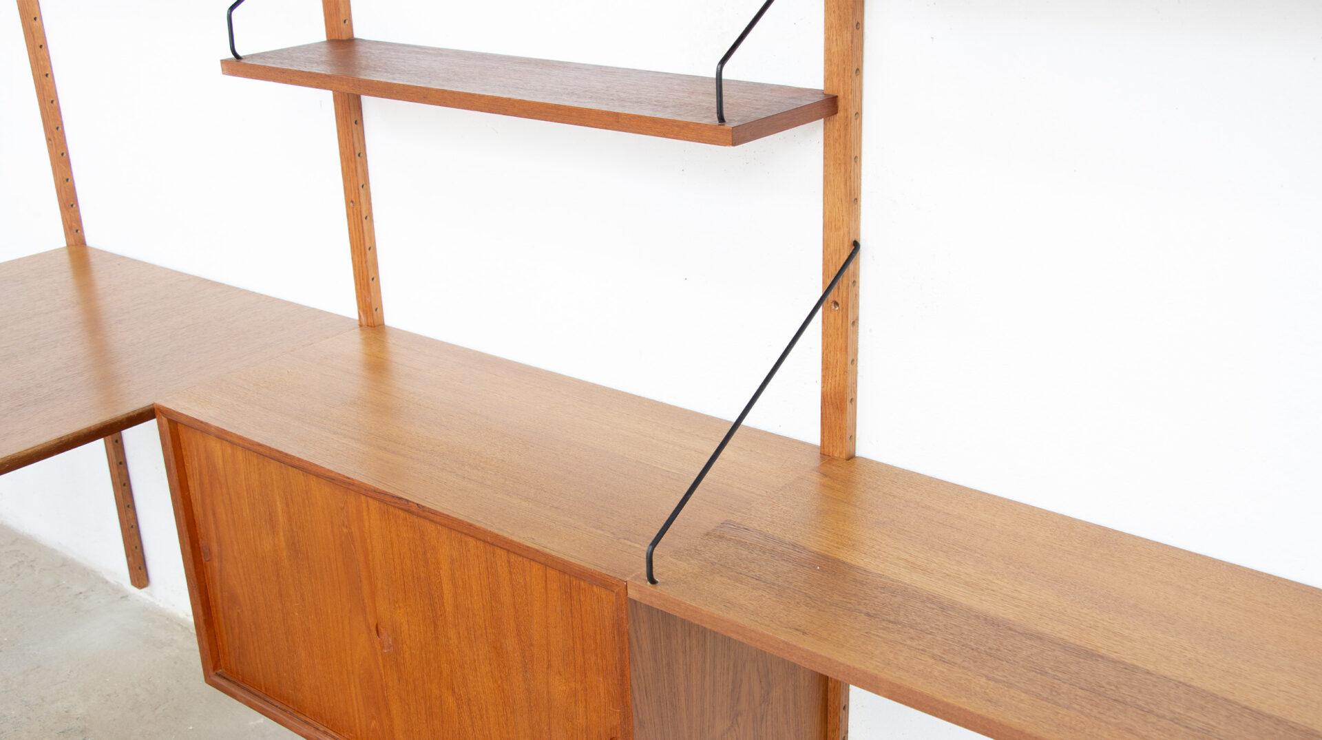 Teak Rara libreria Royal System di Poul Cadovius con tavolo allungabile, anni '60 in vendita