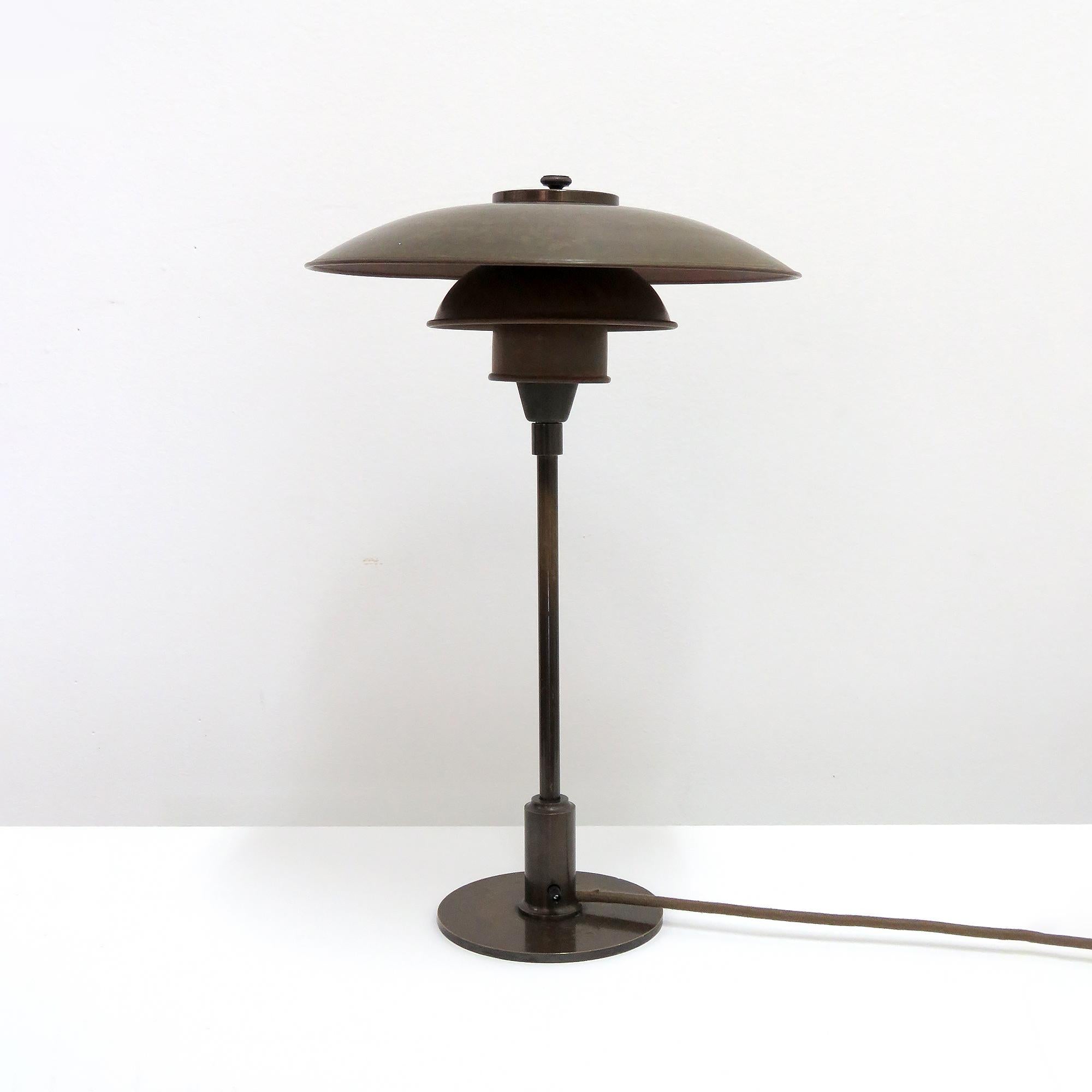 Rare Poul Henningsen. PH-3/2 table lamp with original copper shade set on a browned brass stem and shade holder with wire legs, bakelite through switch on the stem and bronze cover plate, produced by Louis Poulsen in 1930s, wired for US standards,