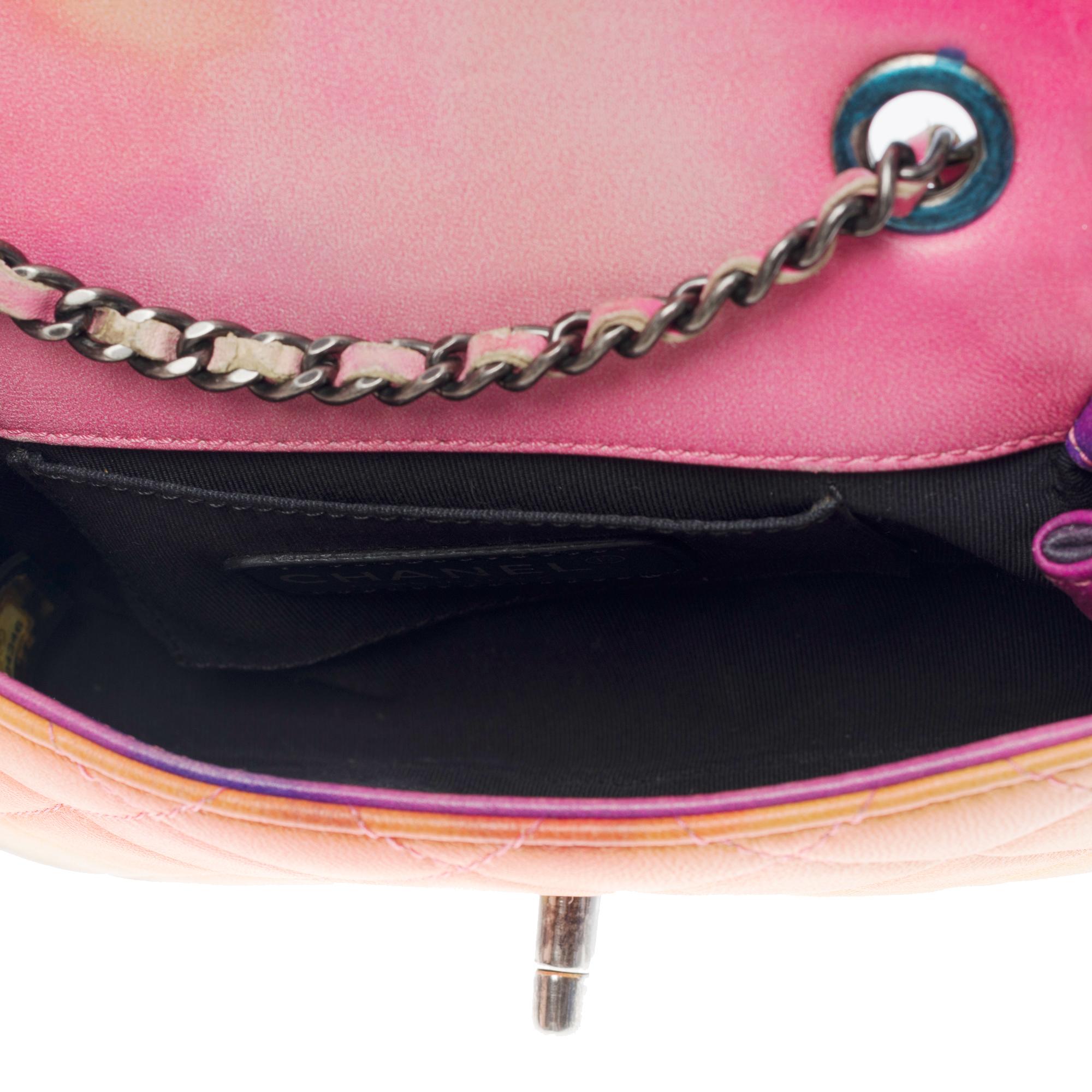 Chanel - Mini sac à bandoulière intemporel Power Flower en cuir multicolore, SHW en vente 3