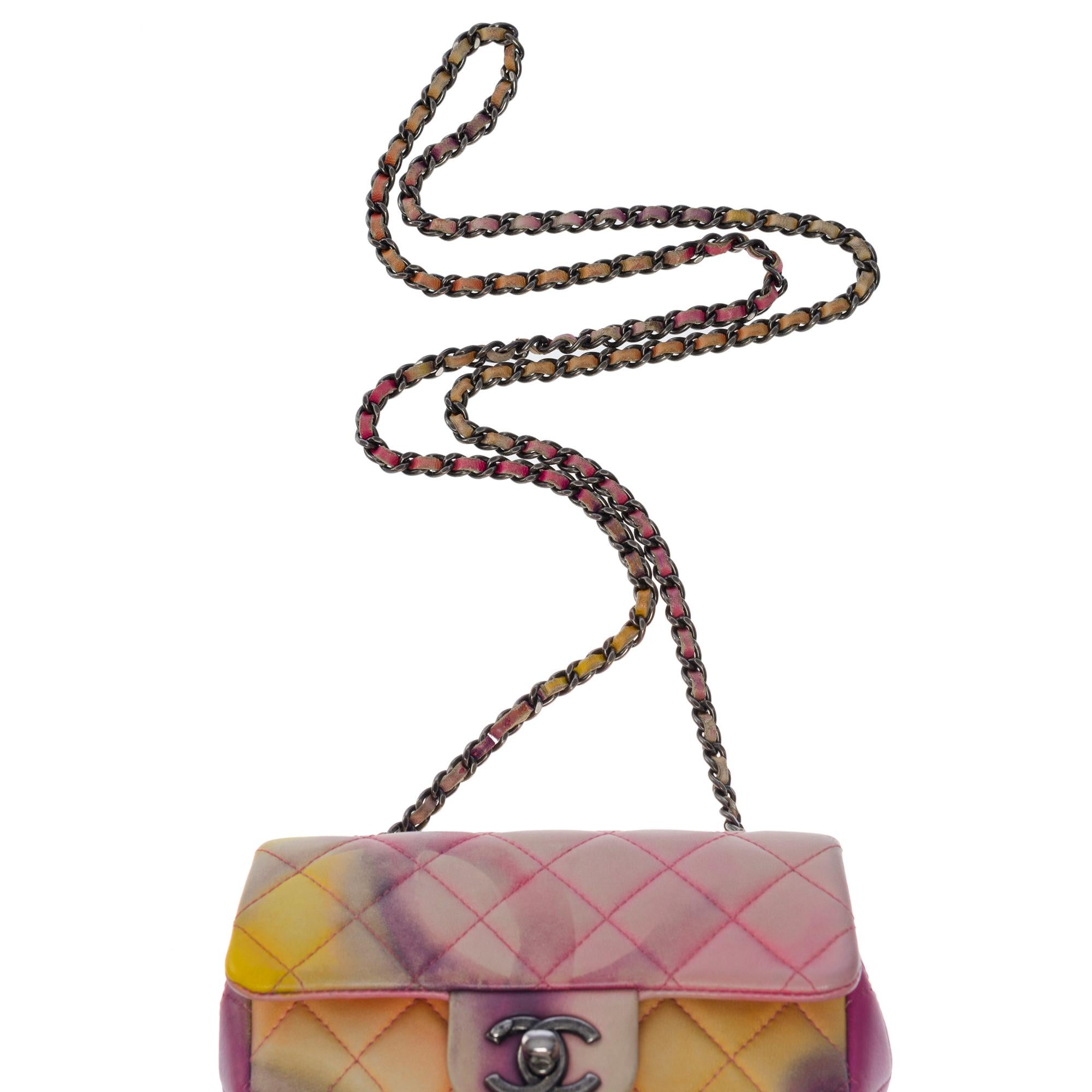 Chanel - Mini sac à bandoulière intemporel Power Flower en cuir multicolore, SHW en vente 4