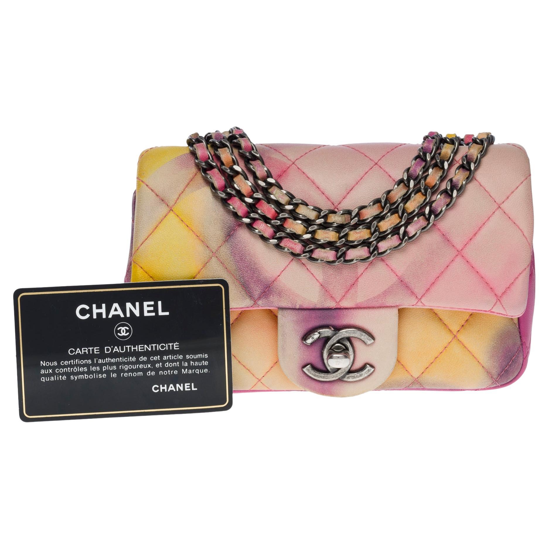 Chanel - Mini sac à bandoulière intemporel Power Flower en cuir multicolore, SHW en vente