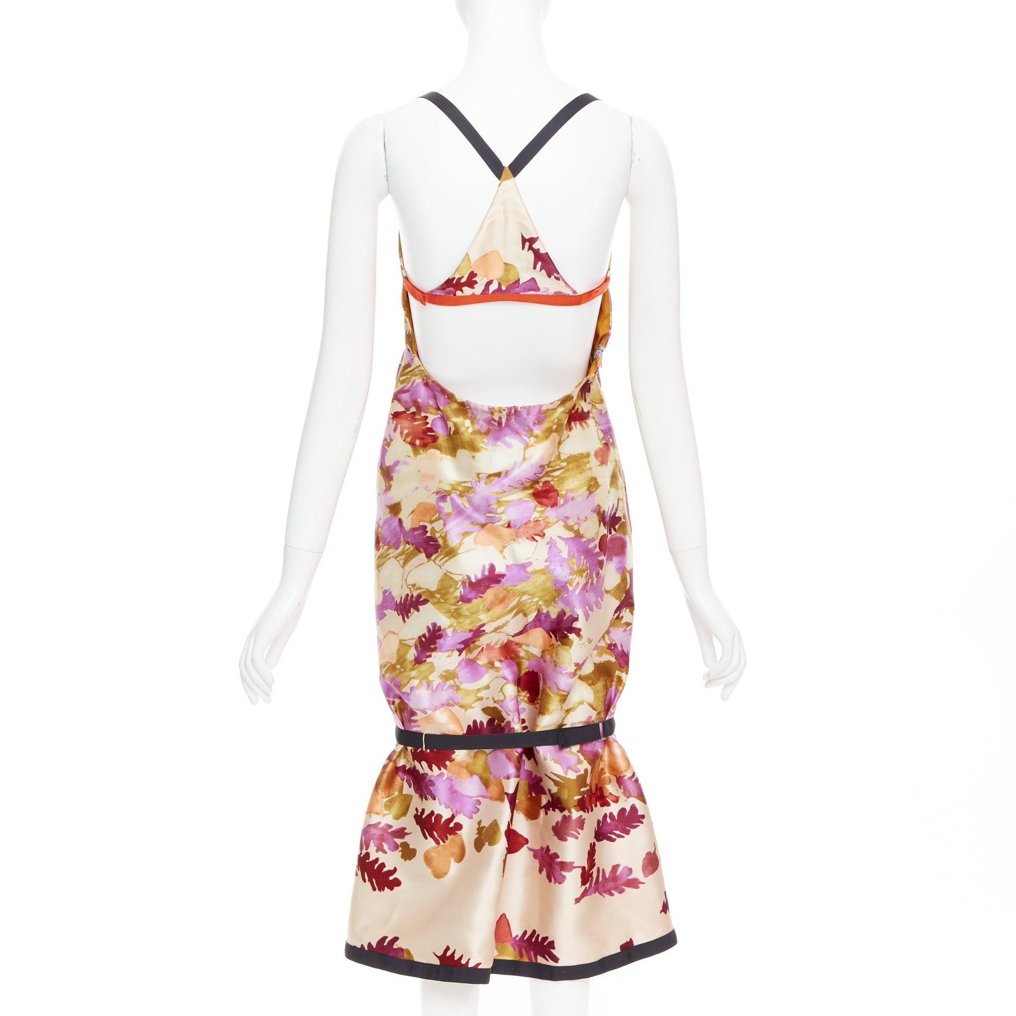 raro PRADA 1999 Pasarela Vintage neopreno duquesa seda floral bondage vestido IT38 XS
Referencia: TGAS/E00895
Marca: Prada
Diseñador: Miuccia Prada
Colección: Otoño Invierno 1999 - Pasarela
Visto en: Iman para Vogue UK,  Gillian Anderson en los Emmy