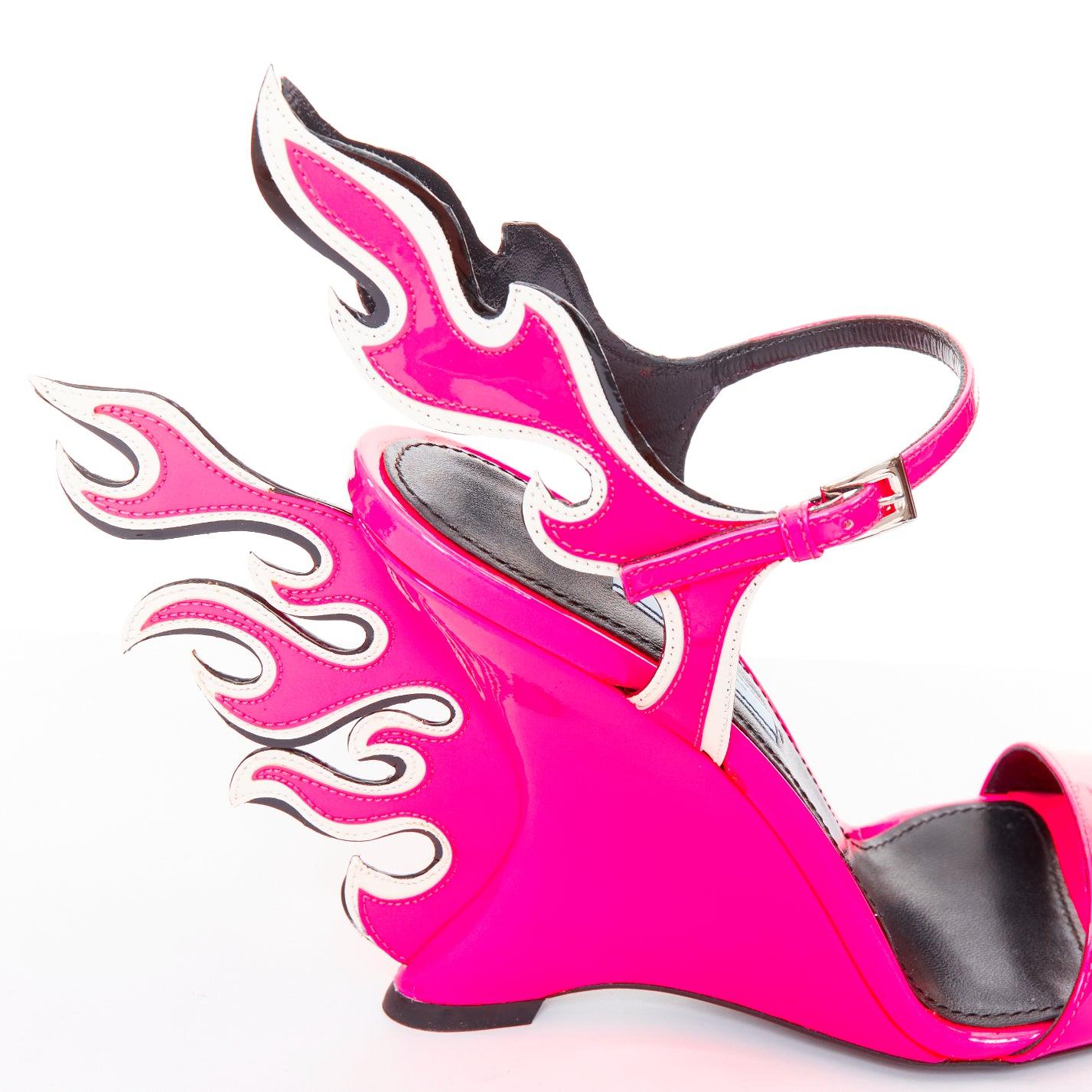 selten PRADA 2018 Flame Wedge neon pink patent Fire Absatz Sandale EU37 im Angebot 1