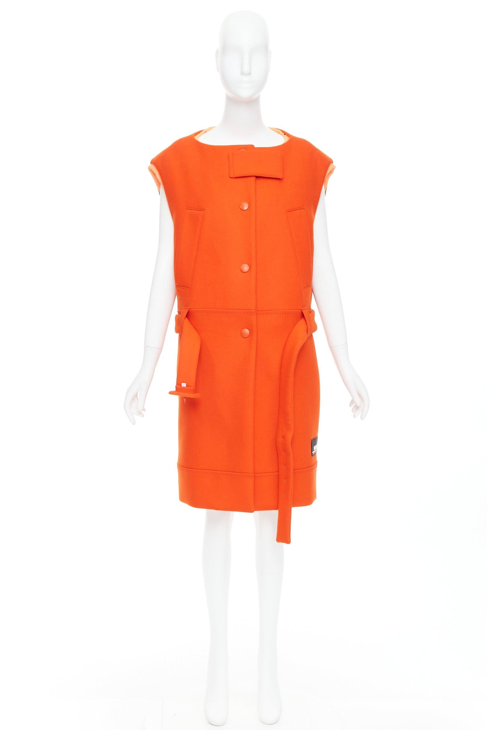 raro Prada 2018 Runway arancione in lana vergine con cintura e gilet lungo foderato IT38 XS in vendita 5