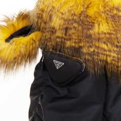 selten PRADA 2021 Raf Simons Runway Kunstpelz überdimensioniert aus der Schulter Bomber Mantel XS