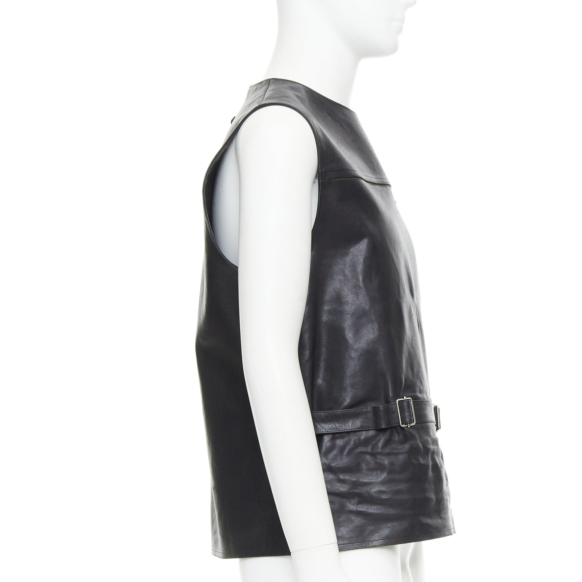 raro PRADA 2023 Pasarela Raf Simons Chaleco con hebilla de piel de becerro Vitello IT48 M en Nuevo estado para la venta en Hong Kong, NT