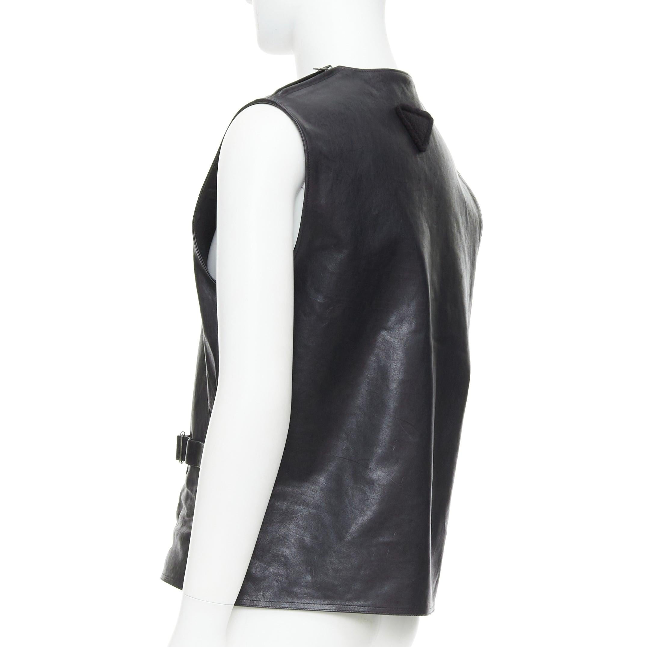 raro PRADA 2023 Pasarela Raf Simons Chaleco con hebilla de piel de becerro Vitello IT48 M en venta 1