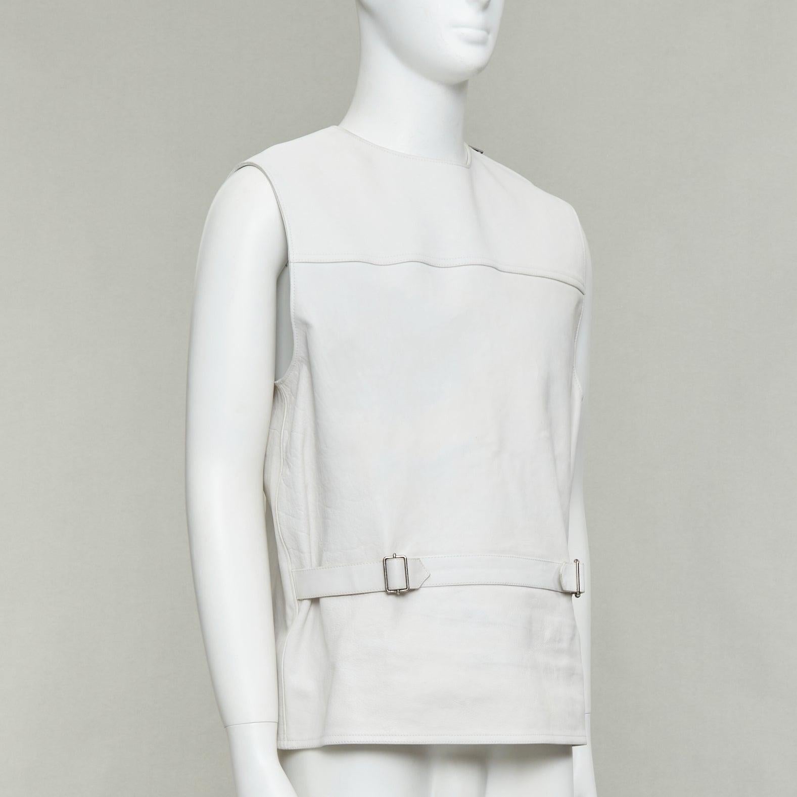 rare PRADA 2023 Runway Raf Simons Vitello gilet à boucle en cuir de veau blanc IT50 L
Référence : TGAS/E00925
Marque : Prada
Designer : Raf Simons
Collectional : 2022 - Runway
MATERIAL : Cuir
Couleur : Crème
Motif : Solide
Fermeture :
