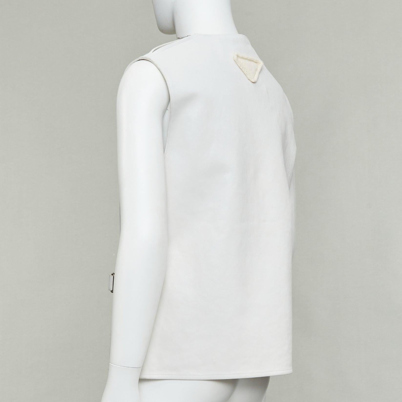 rare PRADA 2023 Runway Raf Simons Gilet à boucle en cuir de veau Vitello I.L.A. en vente 2