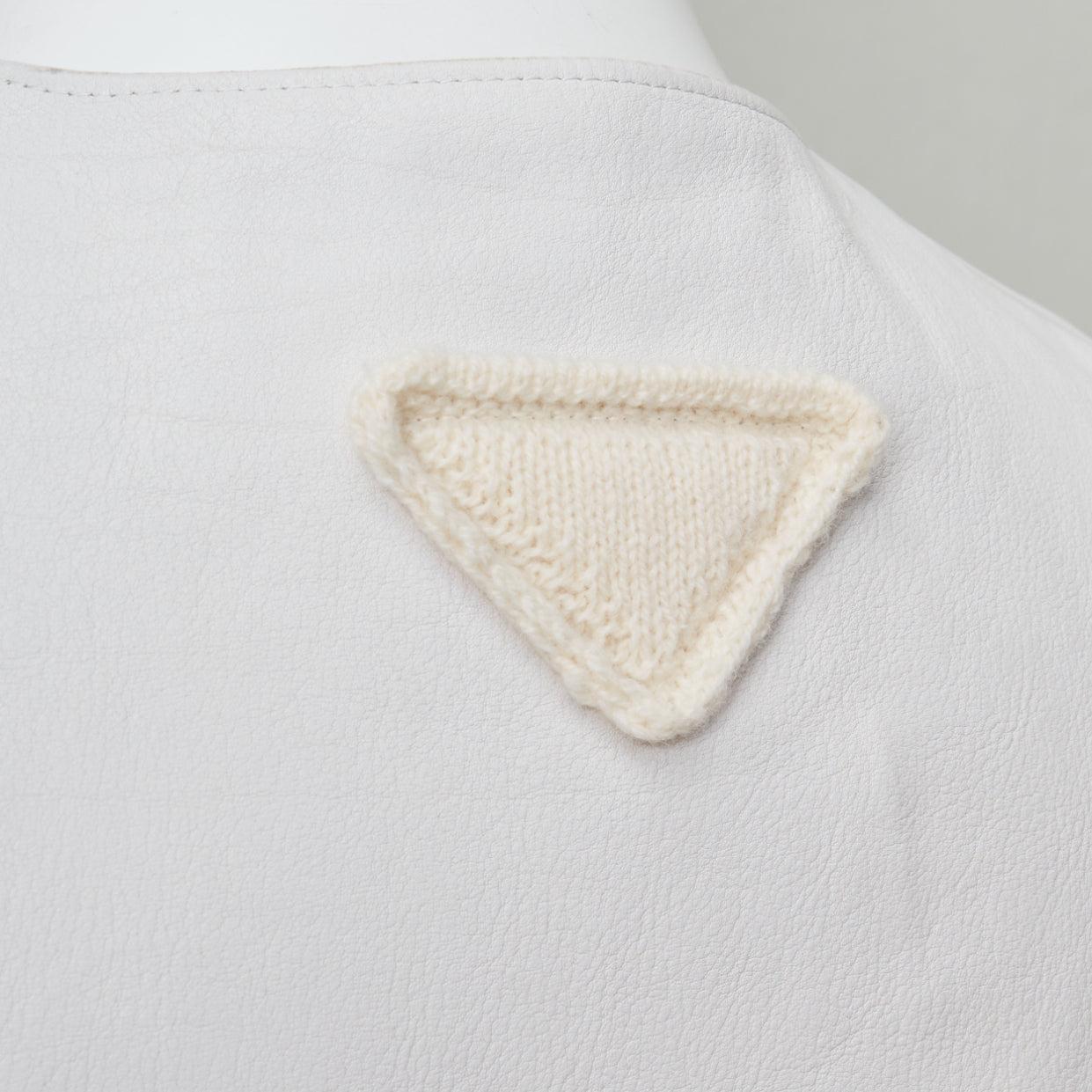 rare PRADA 2023 Runway Raf Simons Gilet à boucle en cuir de veau Vitello I.L.A. en vente 4