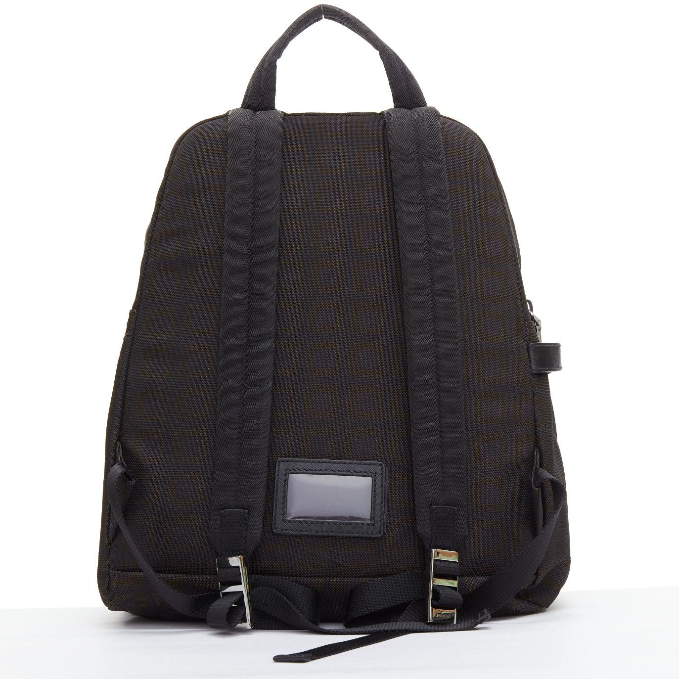 Uomo raro PRADA Vintage marrone nero stampa check logo triangolo zaino in nylon in vendita