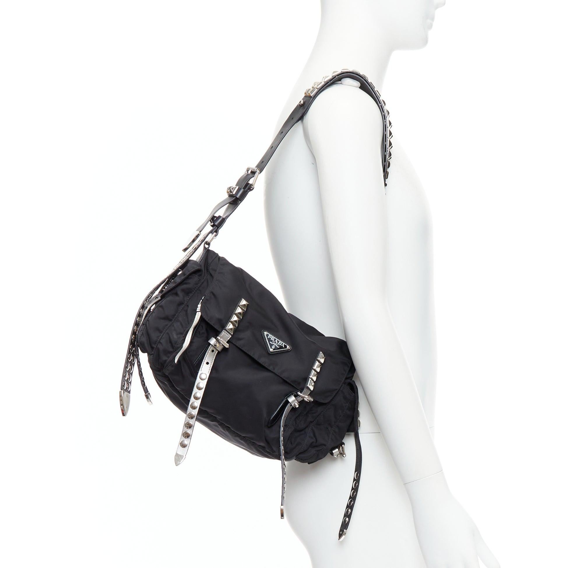 rare PRADA Vela black nylon silver punk studs straps logo plate crossbody bag
Reference: TGAS/D01154
Brand: Prada
Designer: Miuccia Prada
Model: Vela
Material: Nylon, Leather
Color: Black, Silver
Pattern: Studded
Closure: Belt
Lining: Black
