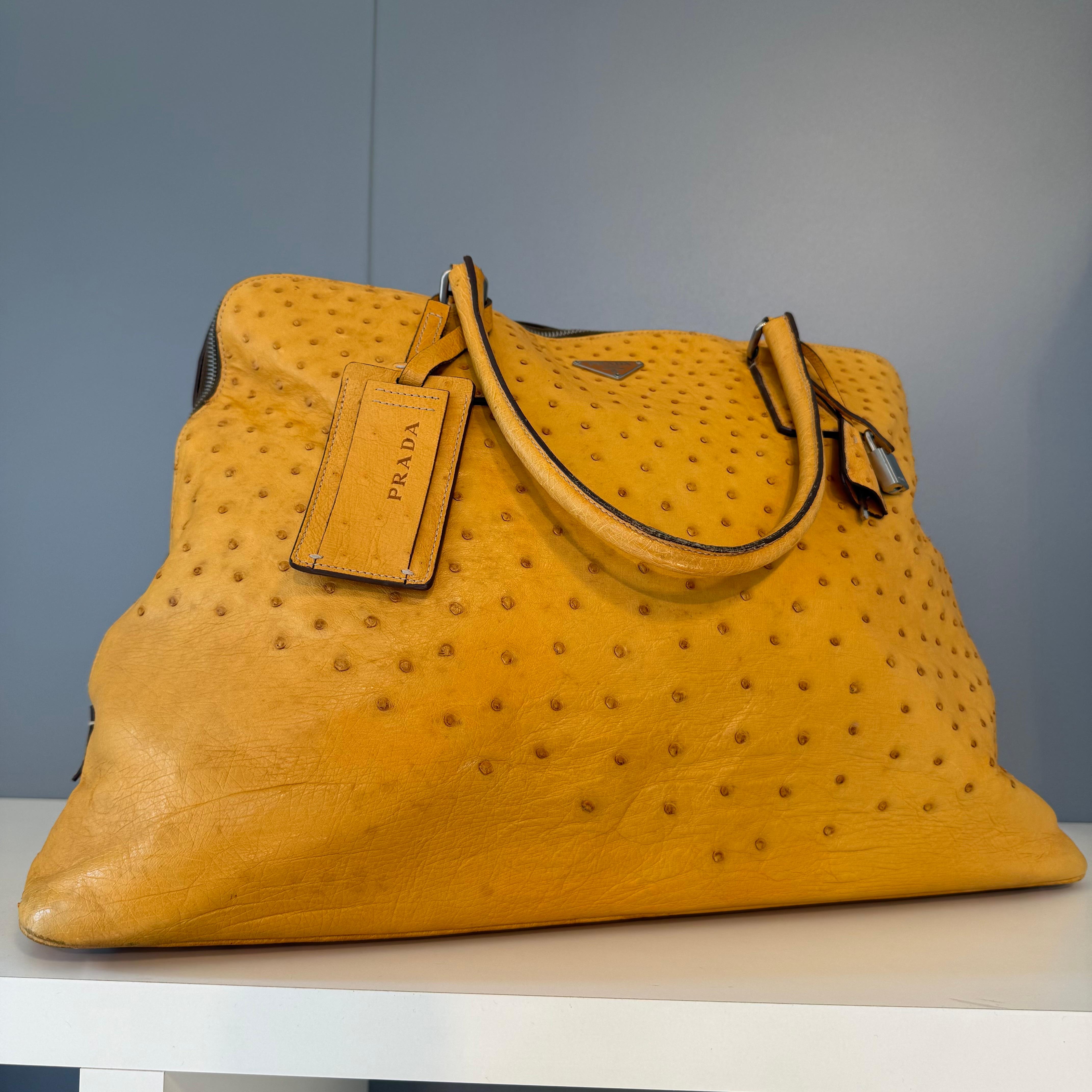 Rare Prada Yellow Ostrich XXL Bag In Good Condition For Sale In Gazzaniga (BG), IT