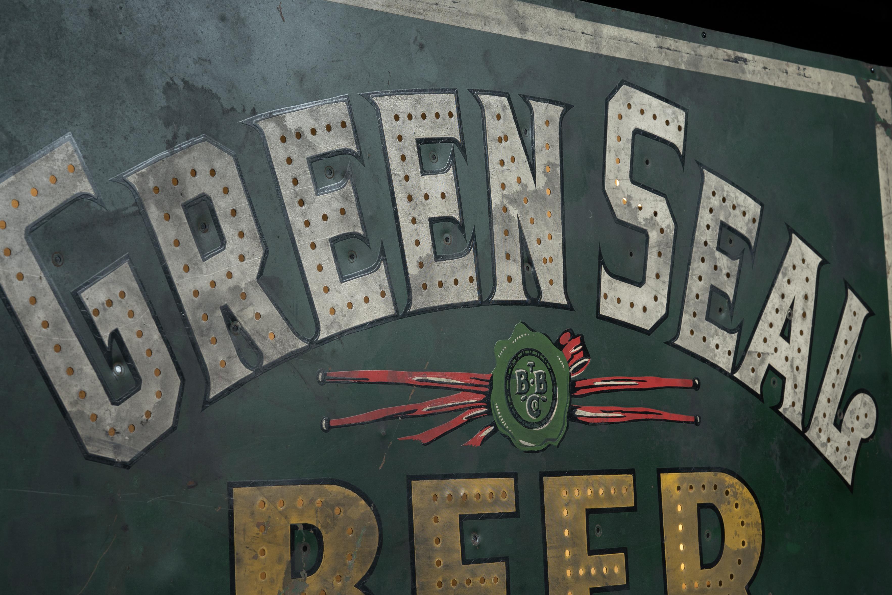 Rare Pre-Prohibition Green Seal Beer Backlit Punched Lighted Sign (Enseigne lumineuse) État moyen - En vente à Dekalb, IL