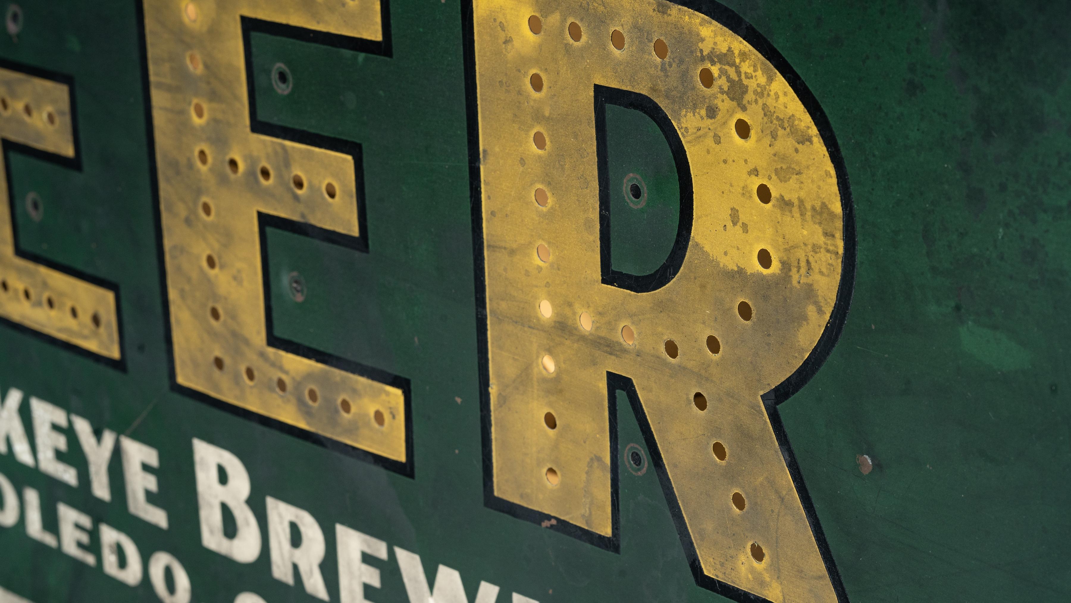 20ième siècle Rare Pre-Prohibition Green Seal Beer Backlit Punched Lighted Sign (Enseigne lumineuse) en vente