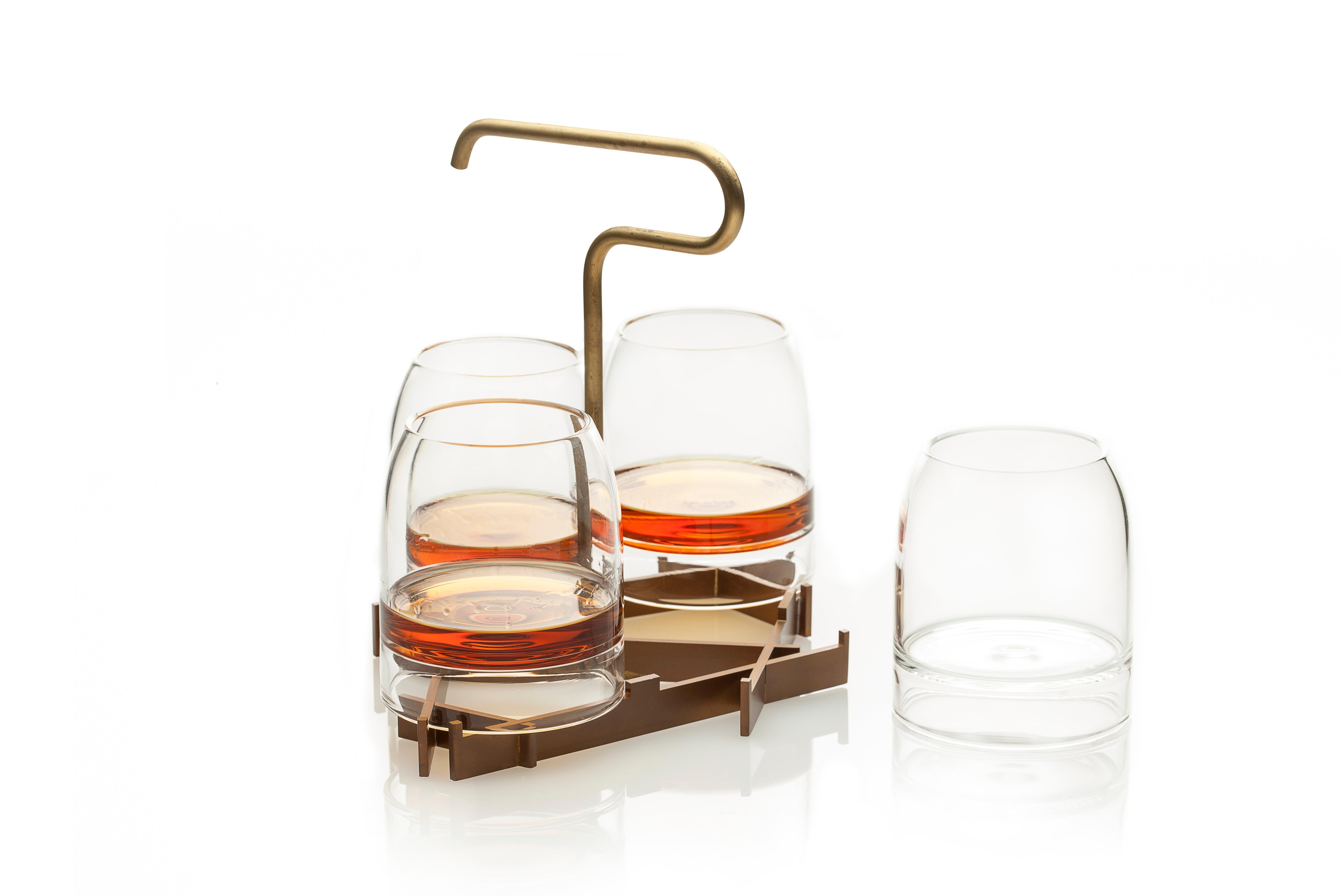 Rare presenter tray by Gentner Design
Dimensions: D 20 x W 20 x H 20 cm
Materials: tarnished brass

1 x Rare presenter tray
4 x Rare whiskey glasses by Felicia Ferrone

Inspired by the pleasures of fine whisky, The Rare Presenter, by gentner