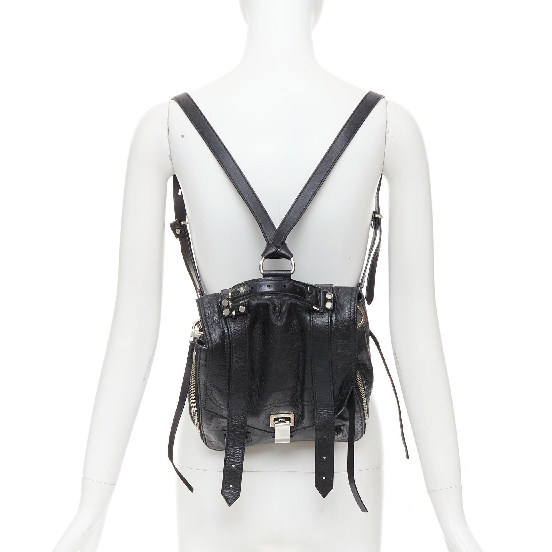 seltener PROENZA SCHOULER PS1 schwarzes strukturiertes Leder silberne Hardware kleiner Rucksack
Referenz: ECLO/A00145
Marke: Proenza Schouler
Modell: PS1
Collection'S: 2017
MATERIAL: Leder
Farbe: Schwarz, Silber
Muster: Solide
Verschluss: