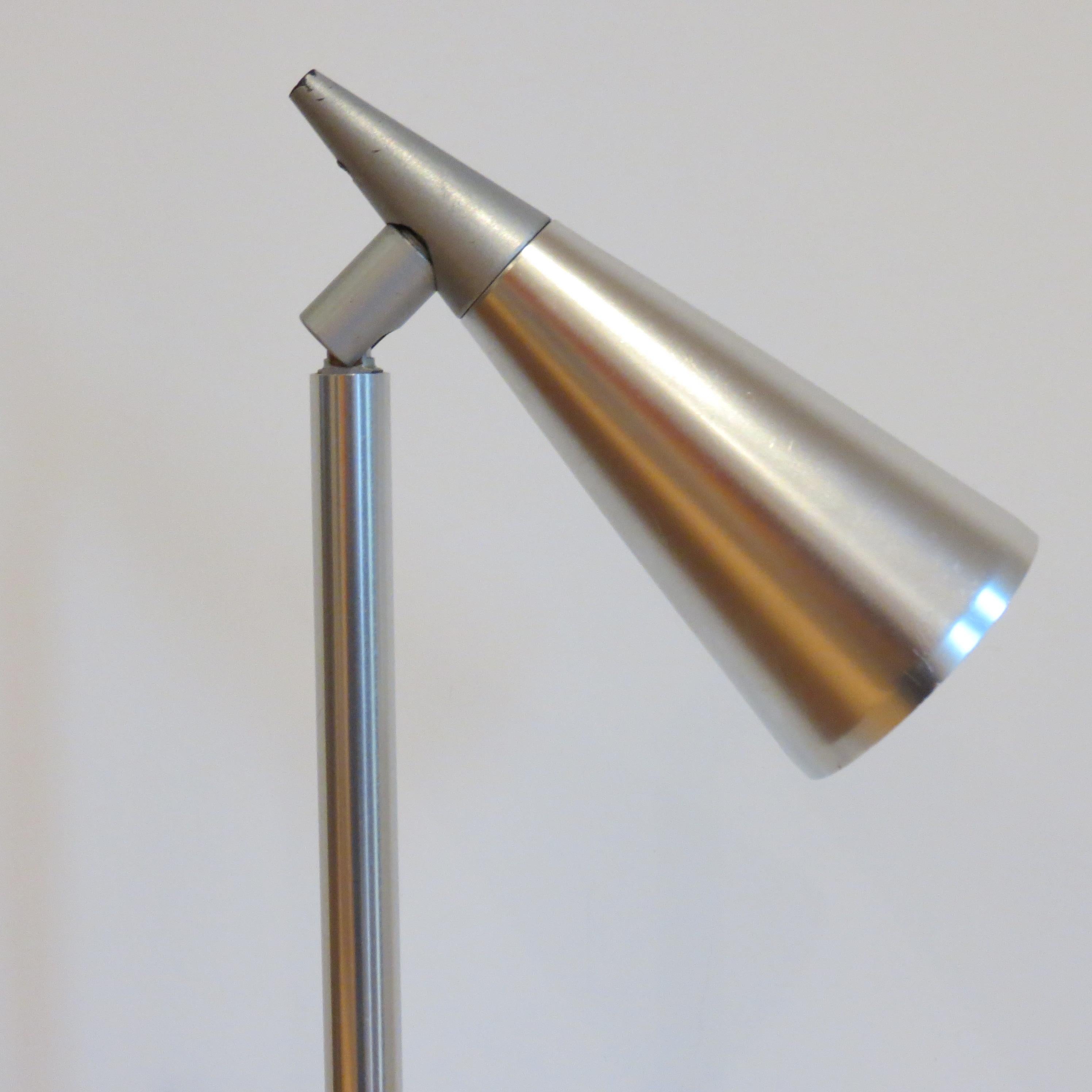 Raro prototipo de lámpara de escritorio de aluminio de Peter Nelson Años 60 en venta 2