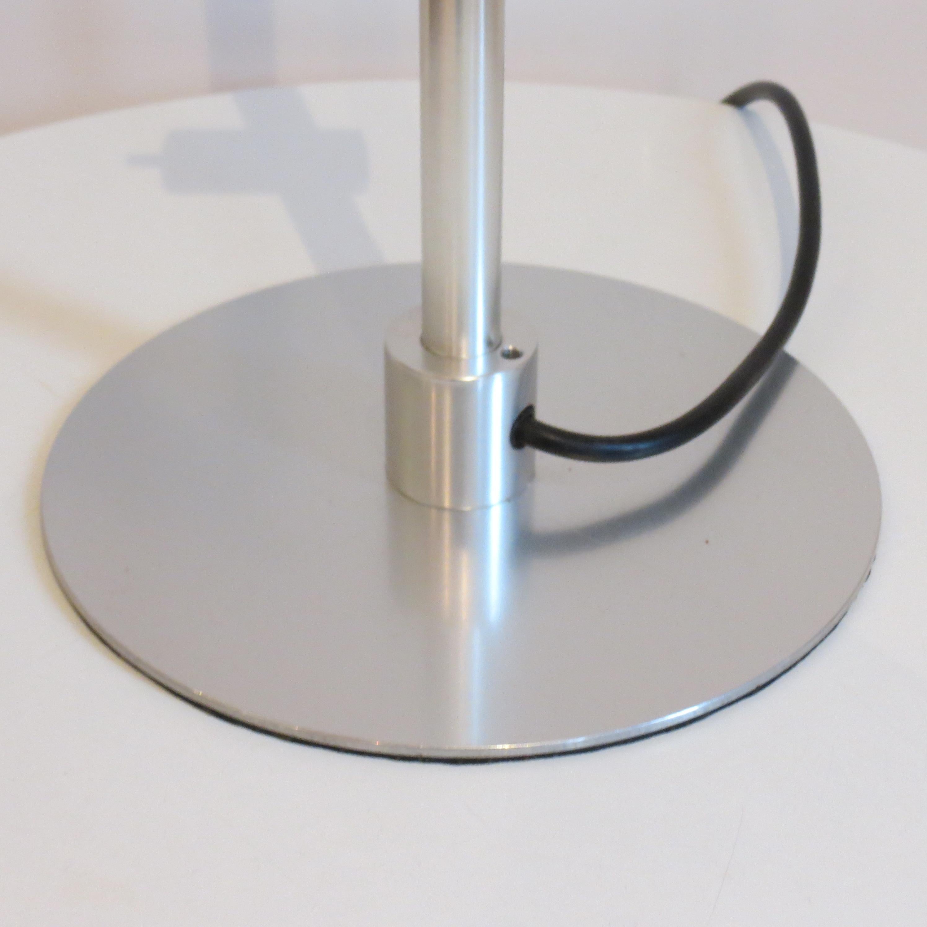 Raro prototipo de lámpara de escritorio de aluminio de Peter Nelson Años 60 en venta 6