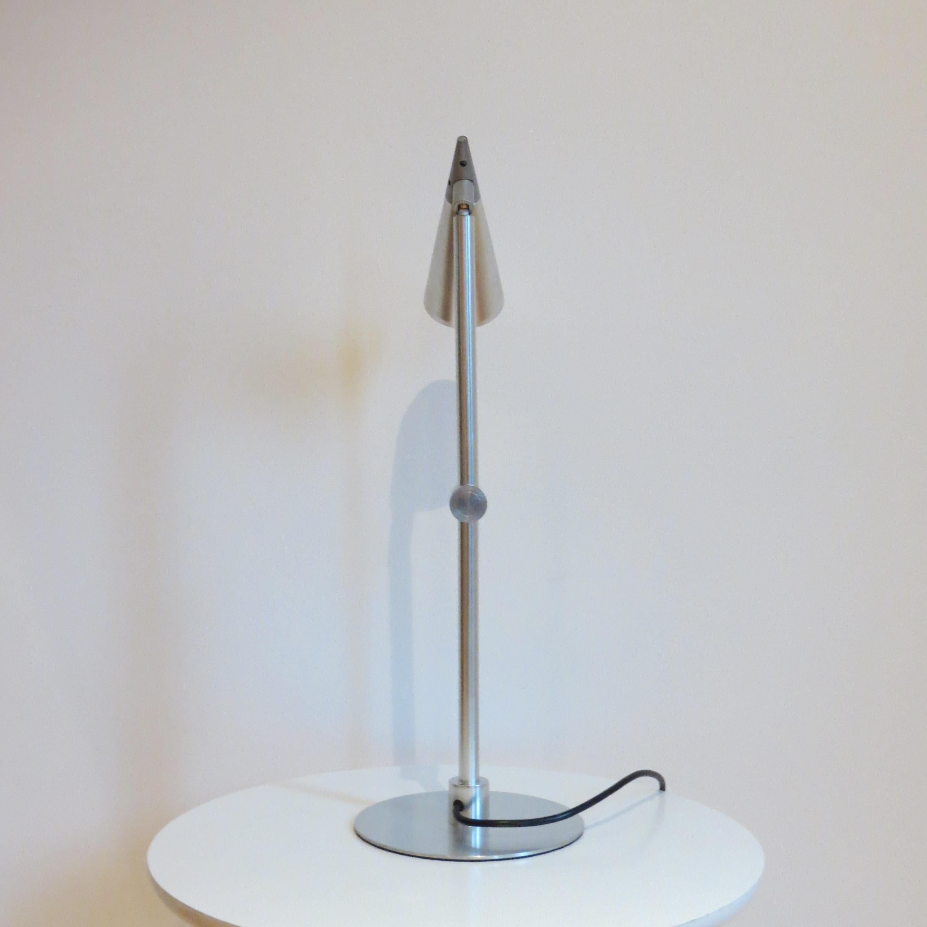 Raro prototipo de lámpara de escritorio de aluminio de Peter Nelson Años 60 en venta 8