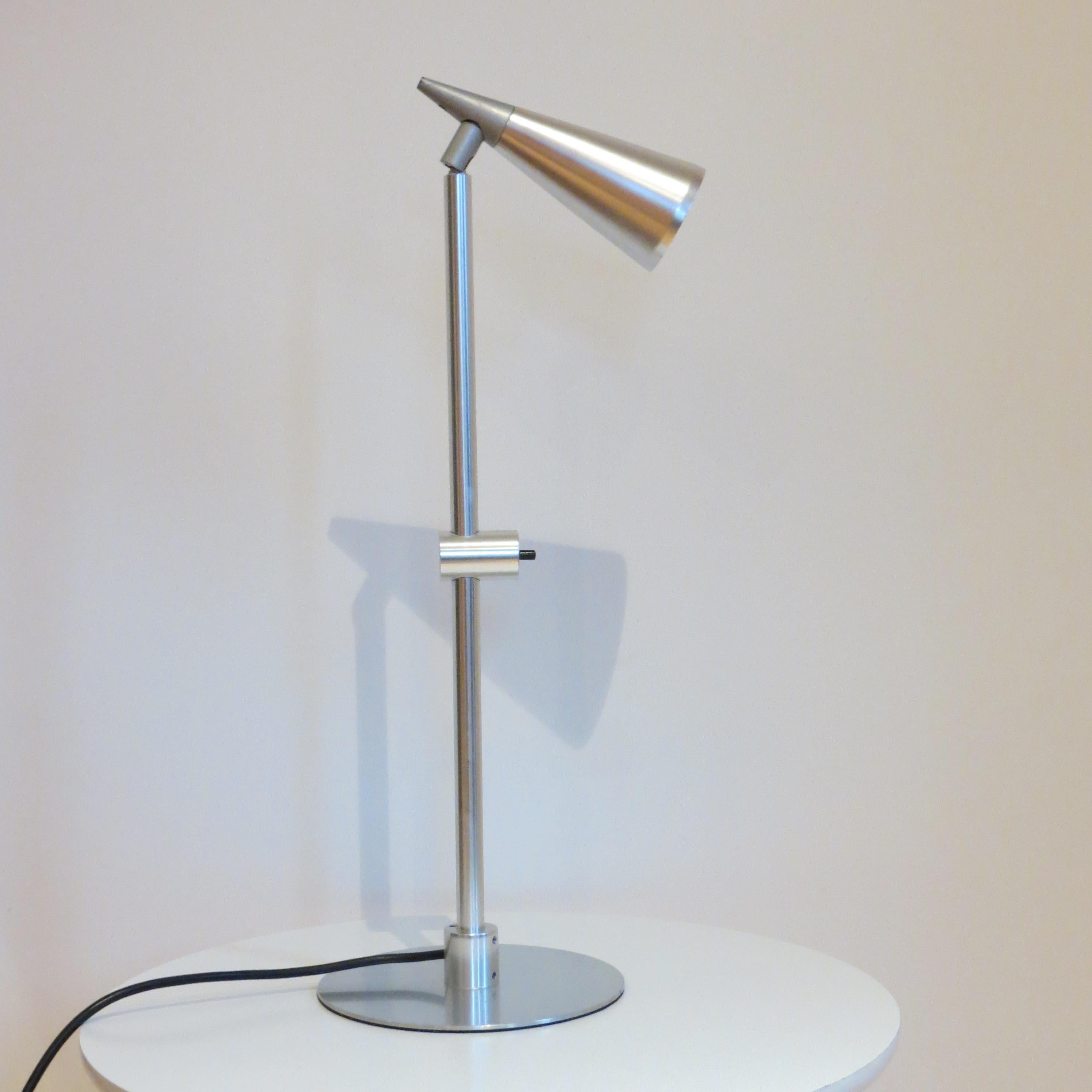 Raro prototipo de lámpara de escritorio de aluminio de Peter Nelson Años 60 Industrial en venta