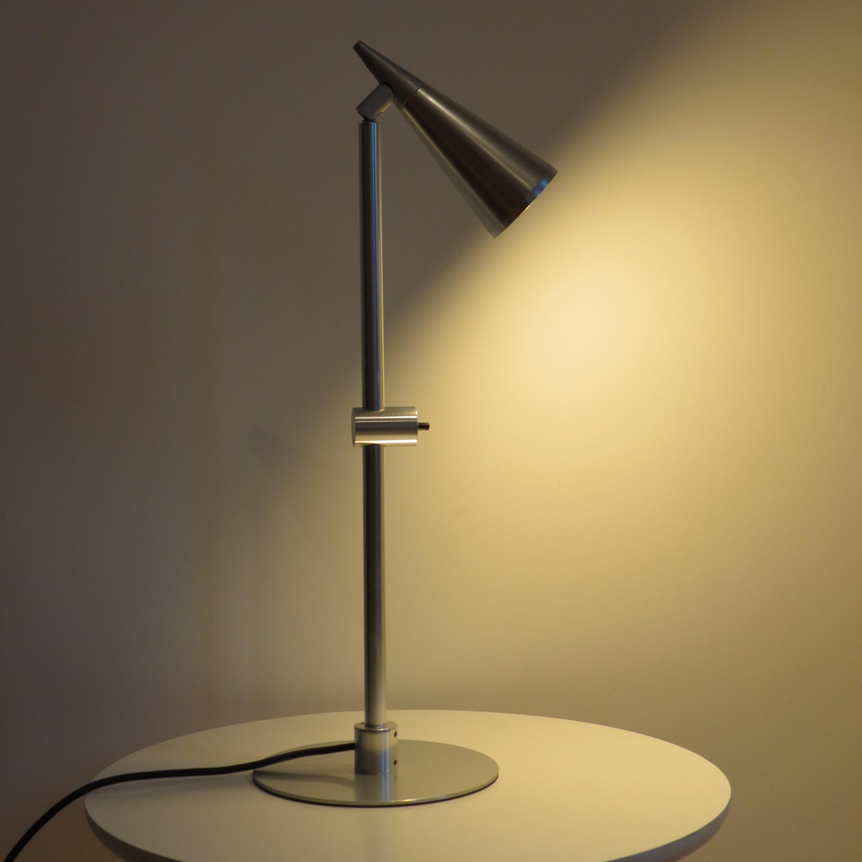 Raro prototipo de lámpara de escritorio de aluminio de Peter Nelson Años 60 Inglés en venta