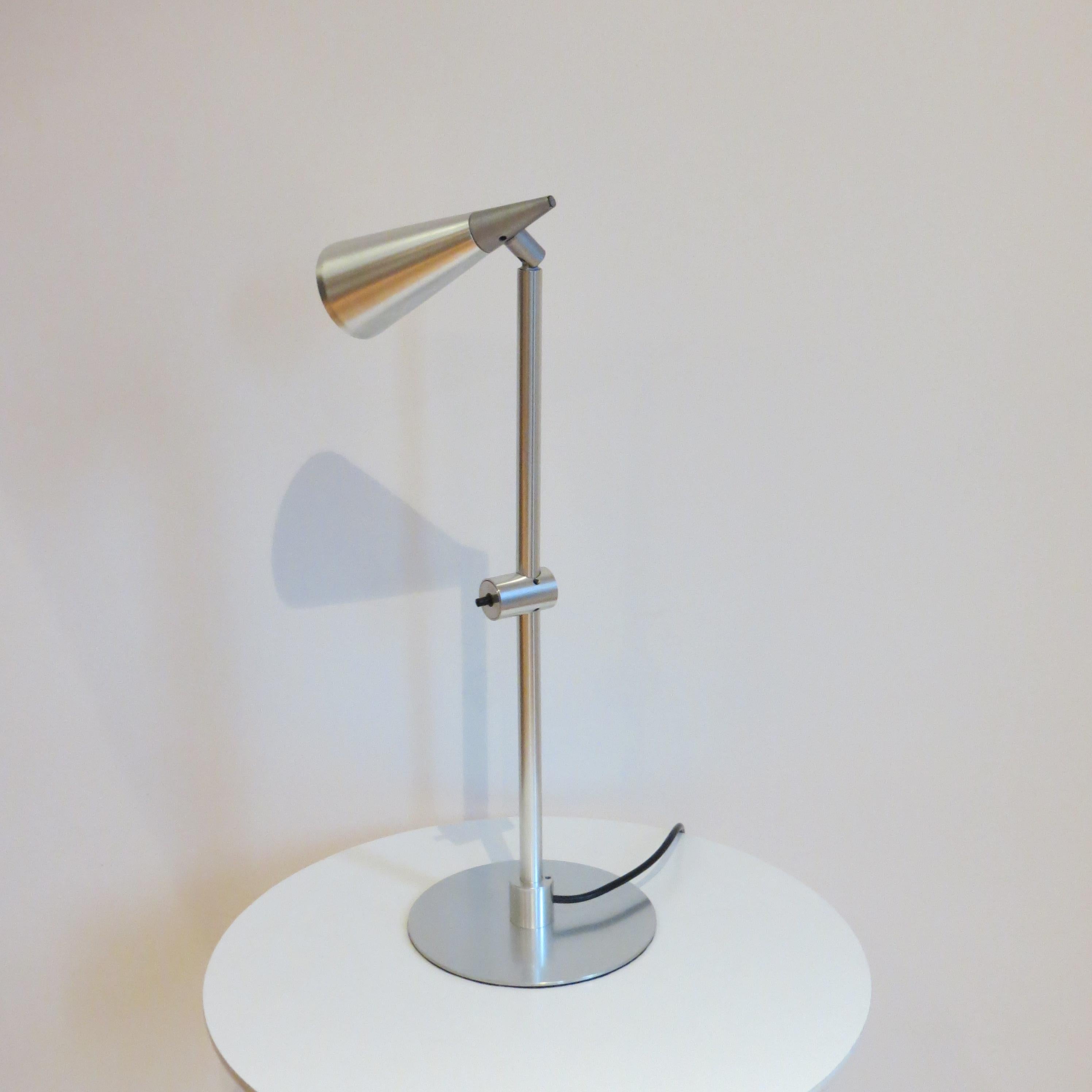 Raro prototipo de lámpara de escritorio de aluminio moderna de mediados de siglo de Peter Nelson Años 60 en venta 4