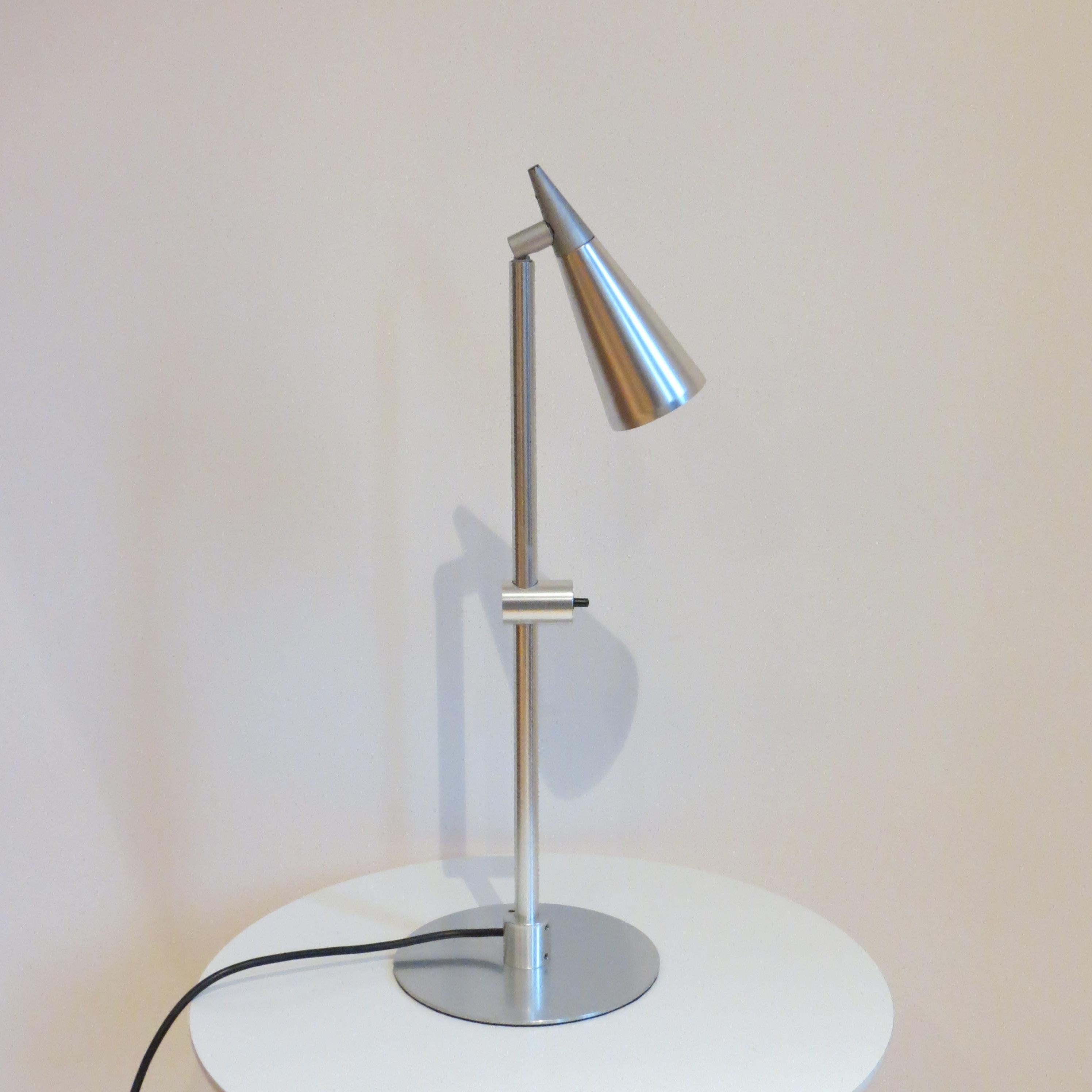 Raro prototipo de lámpara de escritorio de aluminio moderna de mediados de siglo de Peter Nelson Años 60 en venta 5