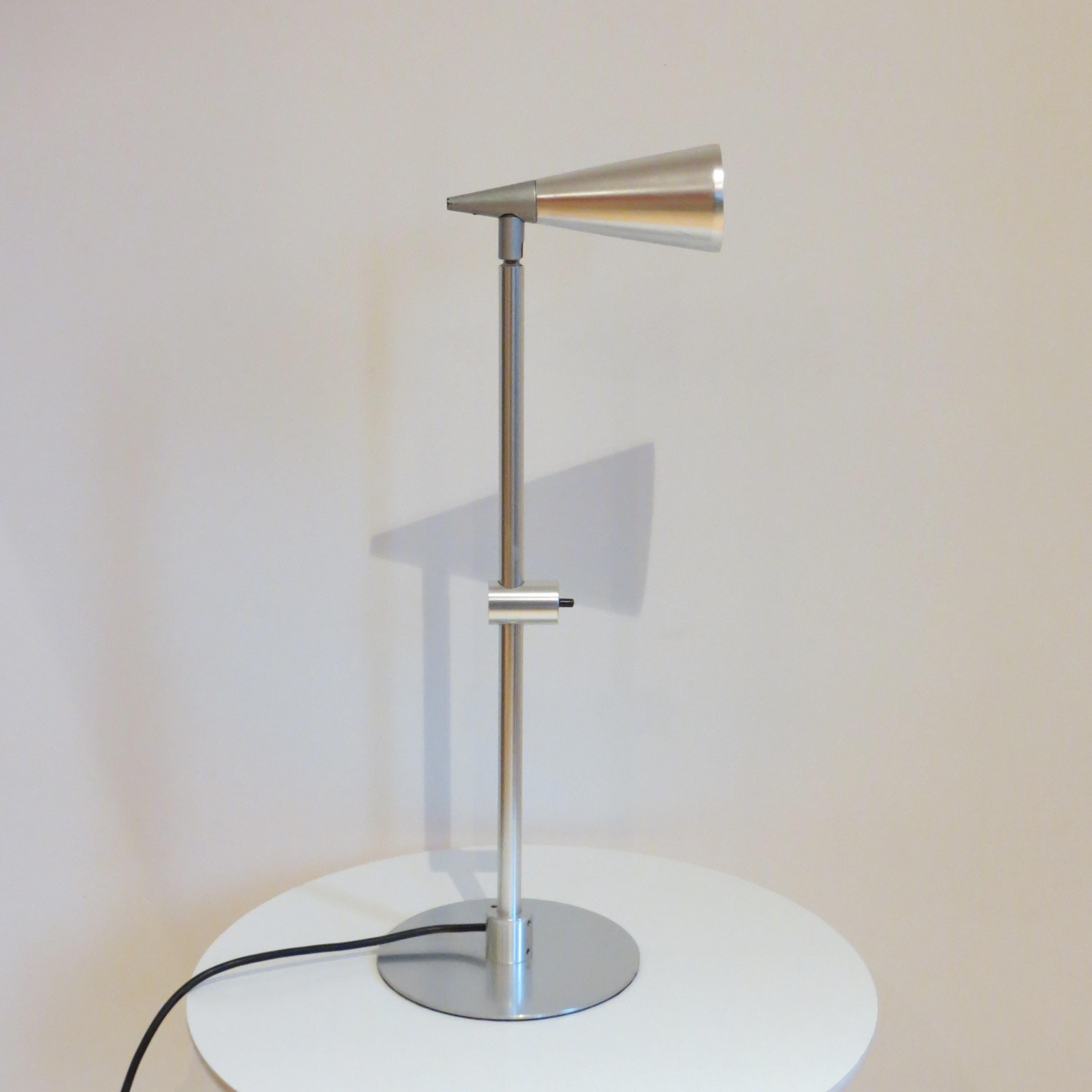 Raro prototipo de lámpara de escritorio de aluminio moderna de mediados de siglo de Peter Nelson Años 60 en venta 6