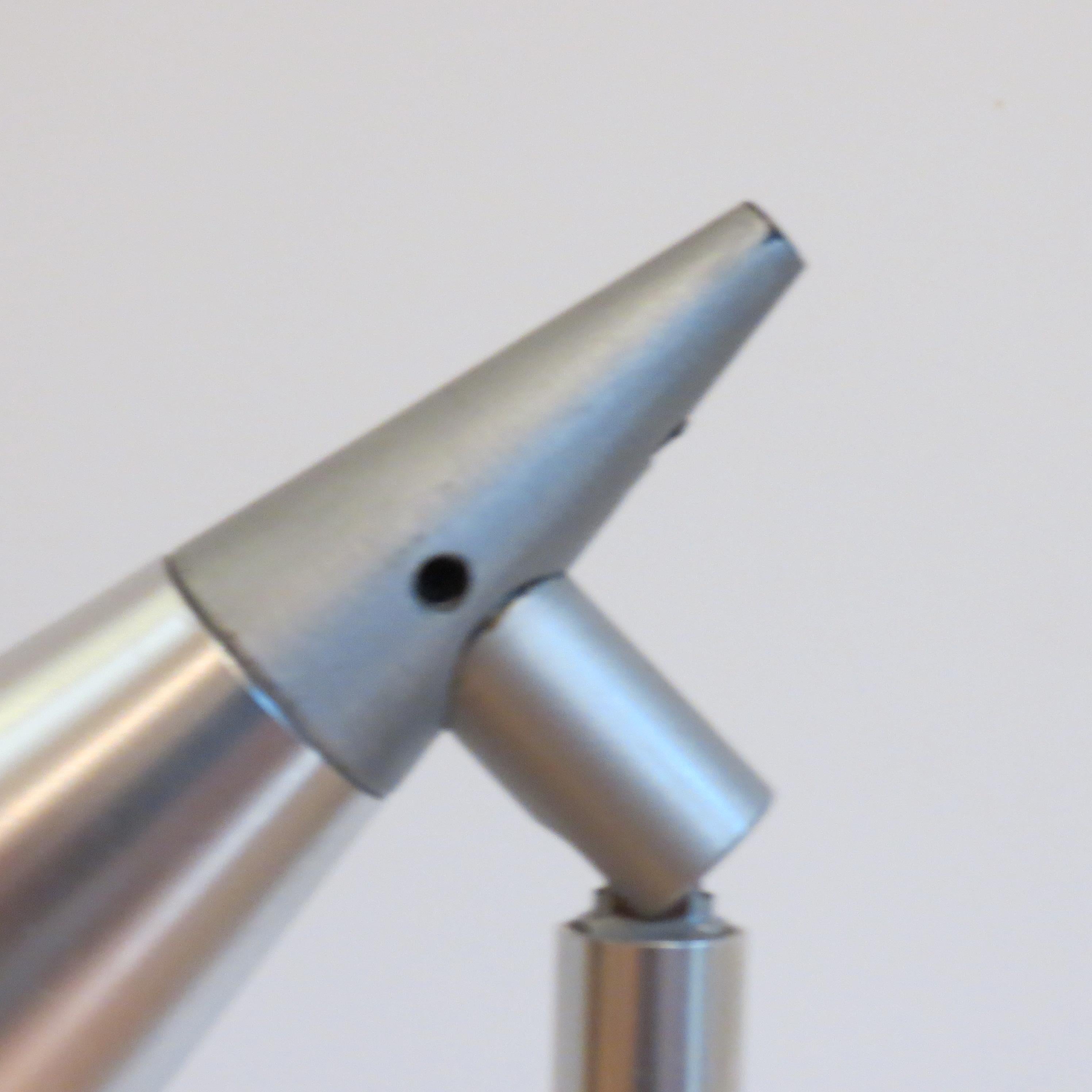 Raro prototipo de lámpara de escritorio de aluminio moderna de mediados de siglo de Peter Nelson Años 60 Hecho a máquina en venta