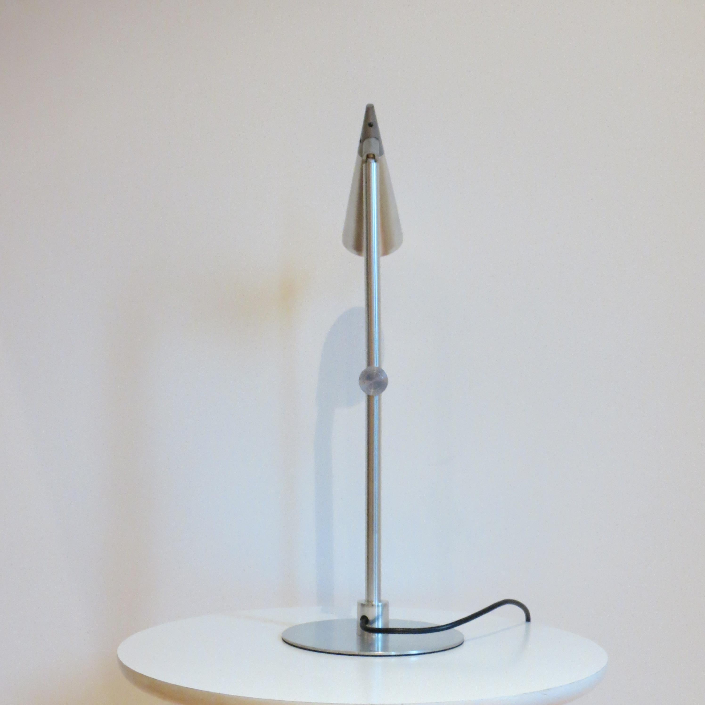 Raro prototipo de lámpara de escritorio de aluminio moderna de mediados de siglo de Peter Nelson Años 60 en venta 1