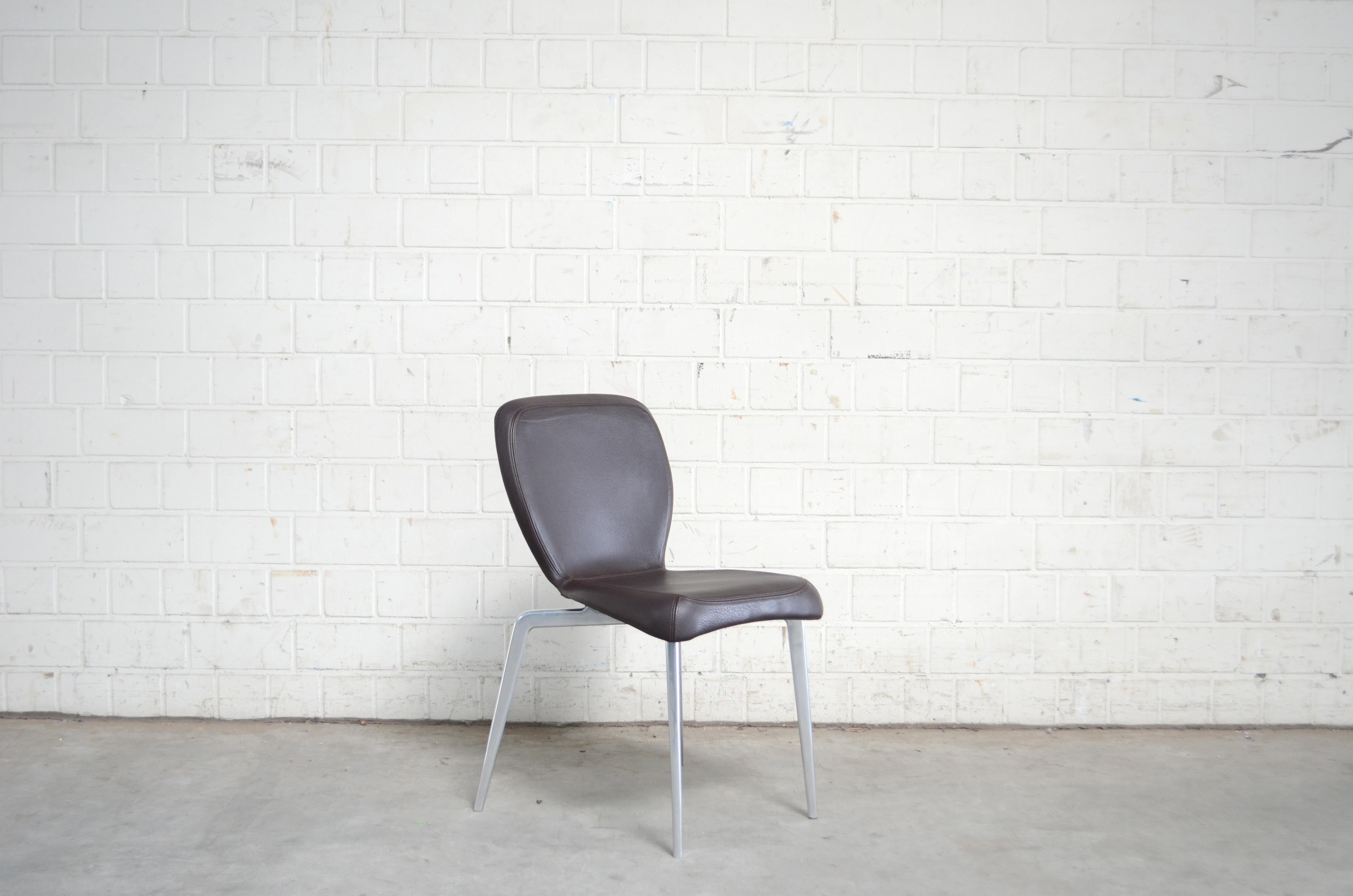 Model Munich chair designed by Sauerbruch Hutton.
Manufactured by ClassiCon.
This object is a rare and unique prototype with a aluminium feet base that never was available on the market.
Usually you find only version with wood on the