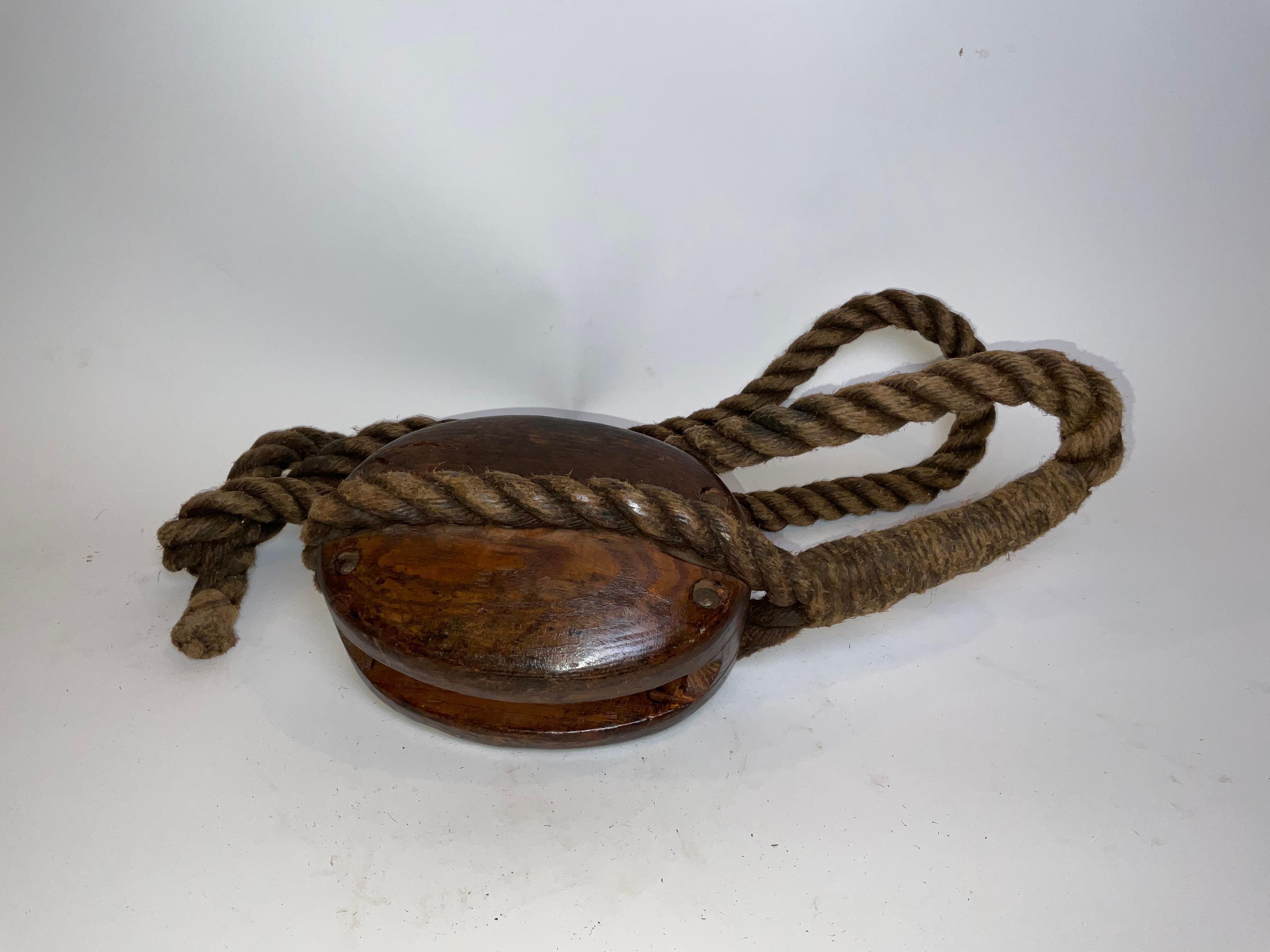 Milieu du XXe siècle Rare bloc de poulie provenant de l'USS Constitution en vente