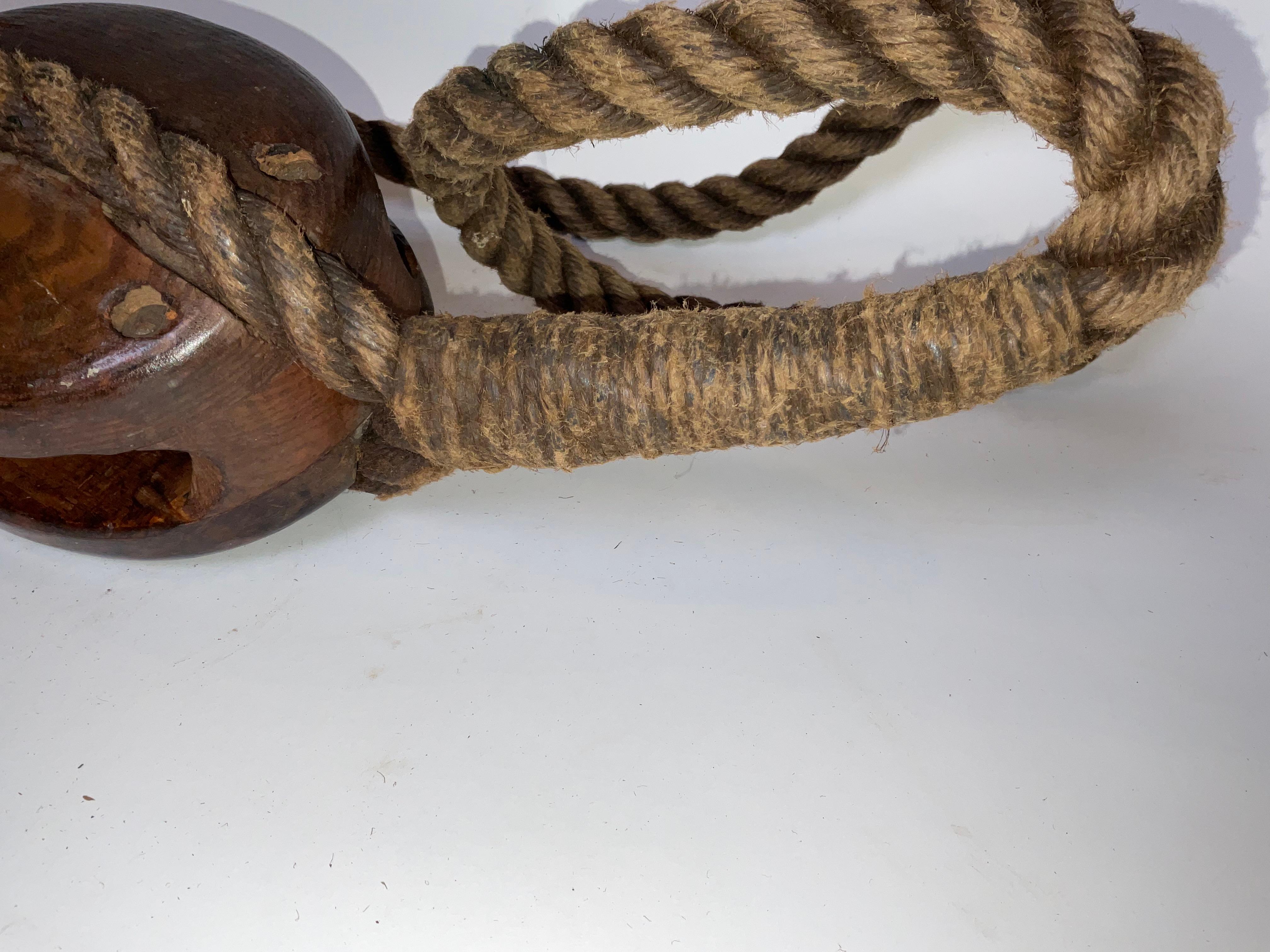 Bois Rare bloc de poulie provenant de l'USS Constitution en vente