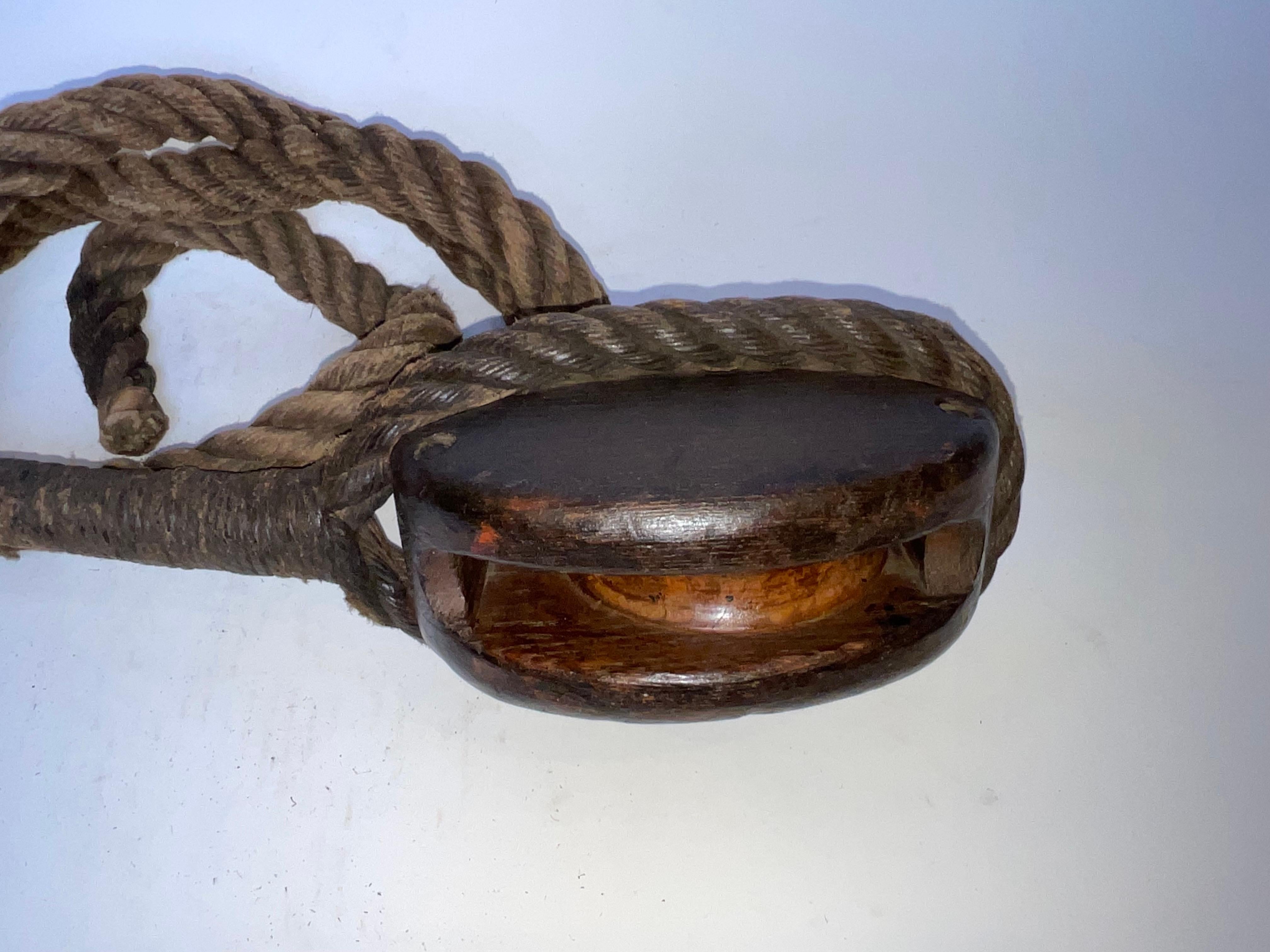 Rare bloc de poulie provenant de l'USS Constitution en vente 1