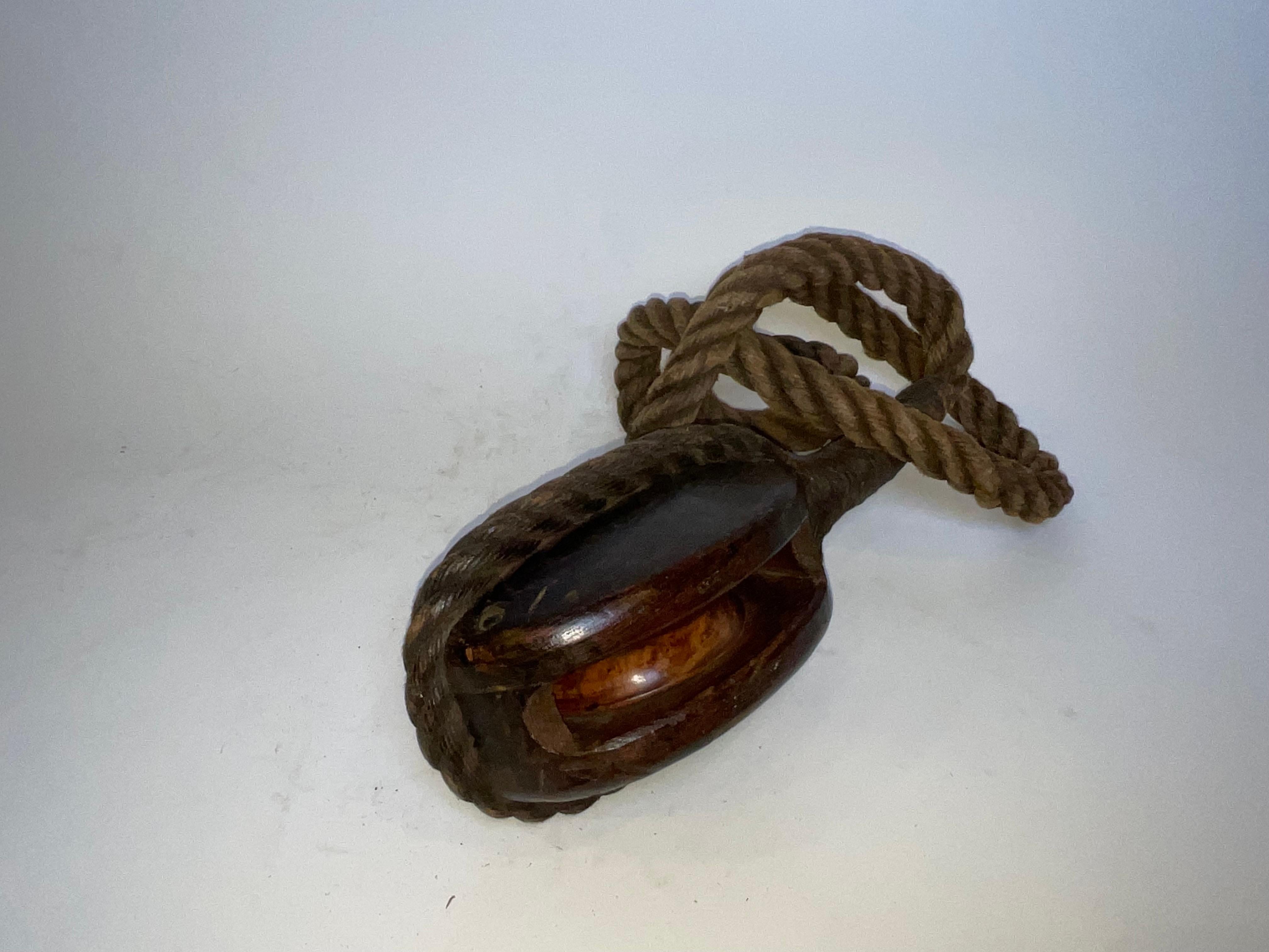 Rare bloc de poulie provenant de l'USS Constitution en vente 3