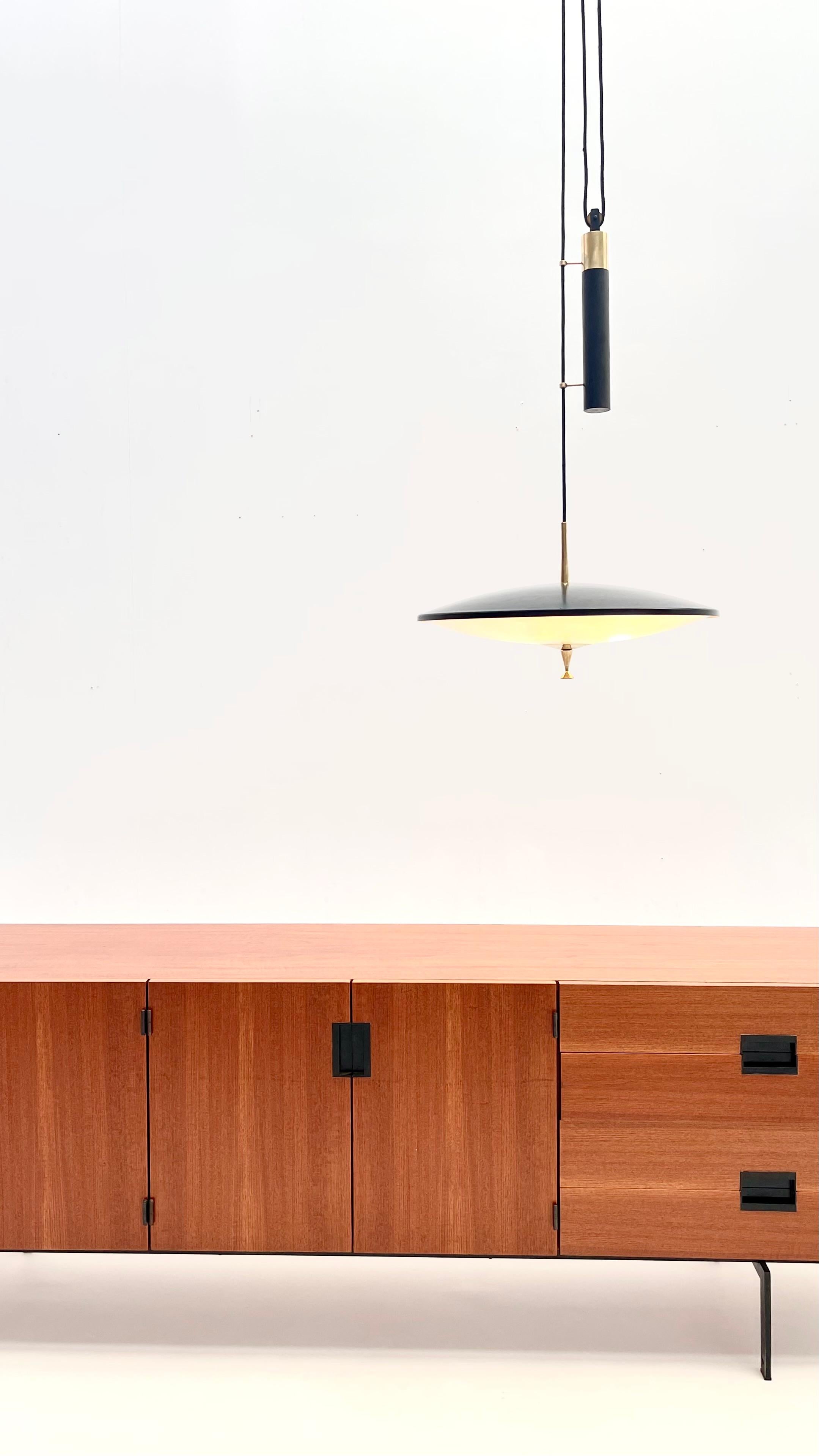 Attributed to Stilnovo Italy, this rare pendant shows 1950 design and components wich are sturdy and in mint condition. 

The maximum drop height is between 120 and 210 cm.

Please feel free to contact us for any additional information. We would be