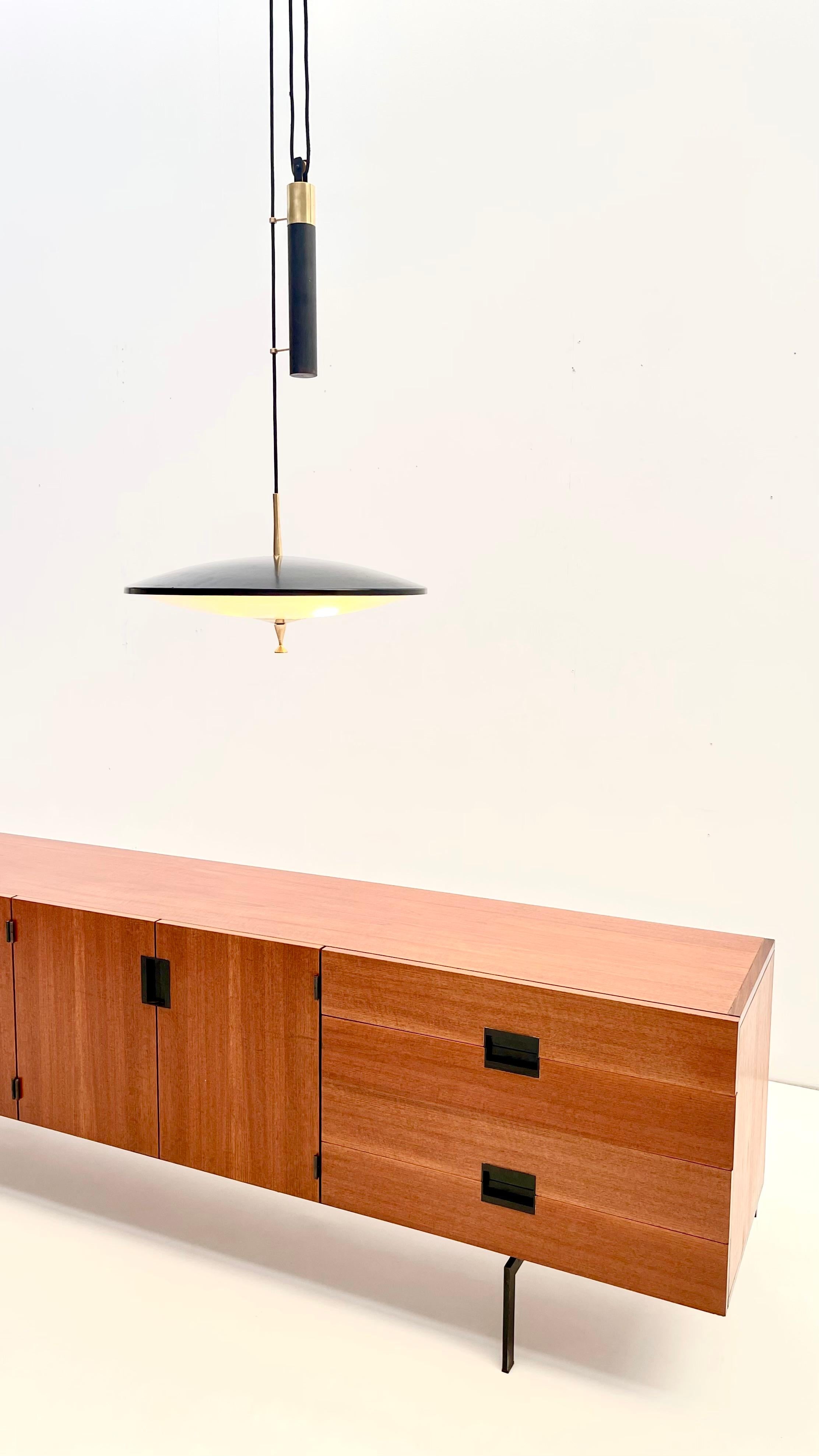 Rare pulley Pendant - 1950 (Attr Stilnovo) In Good Condition For Sale In Brussels, BE