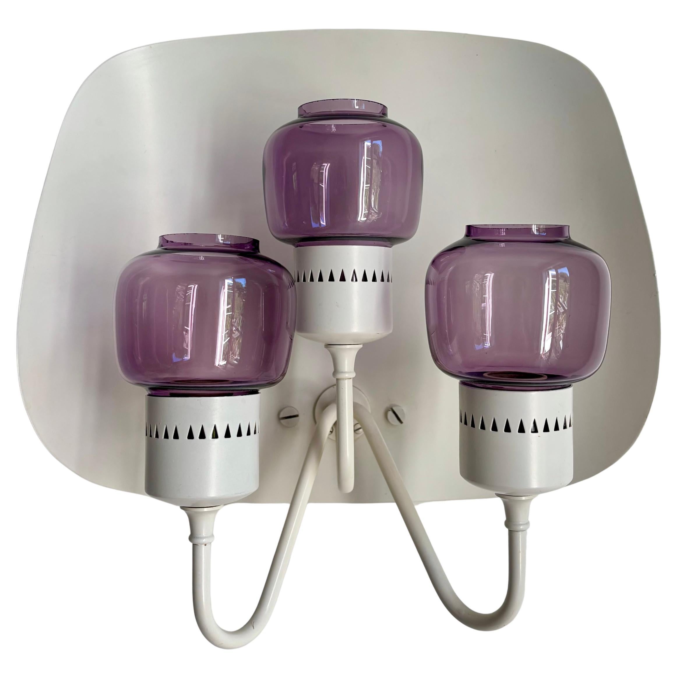 Rare applique à trois bras en verre violet Hans-Agne Jakobsson, années 1960 en vente